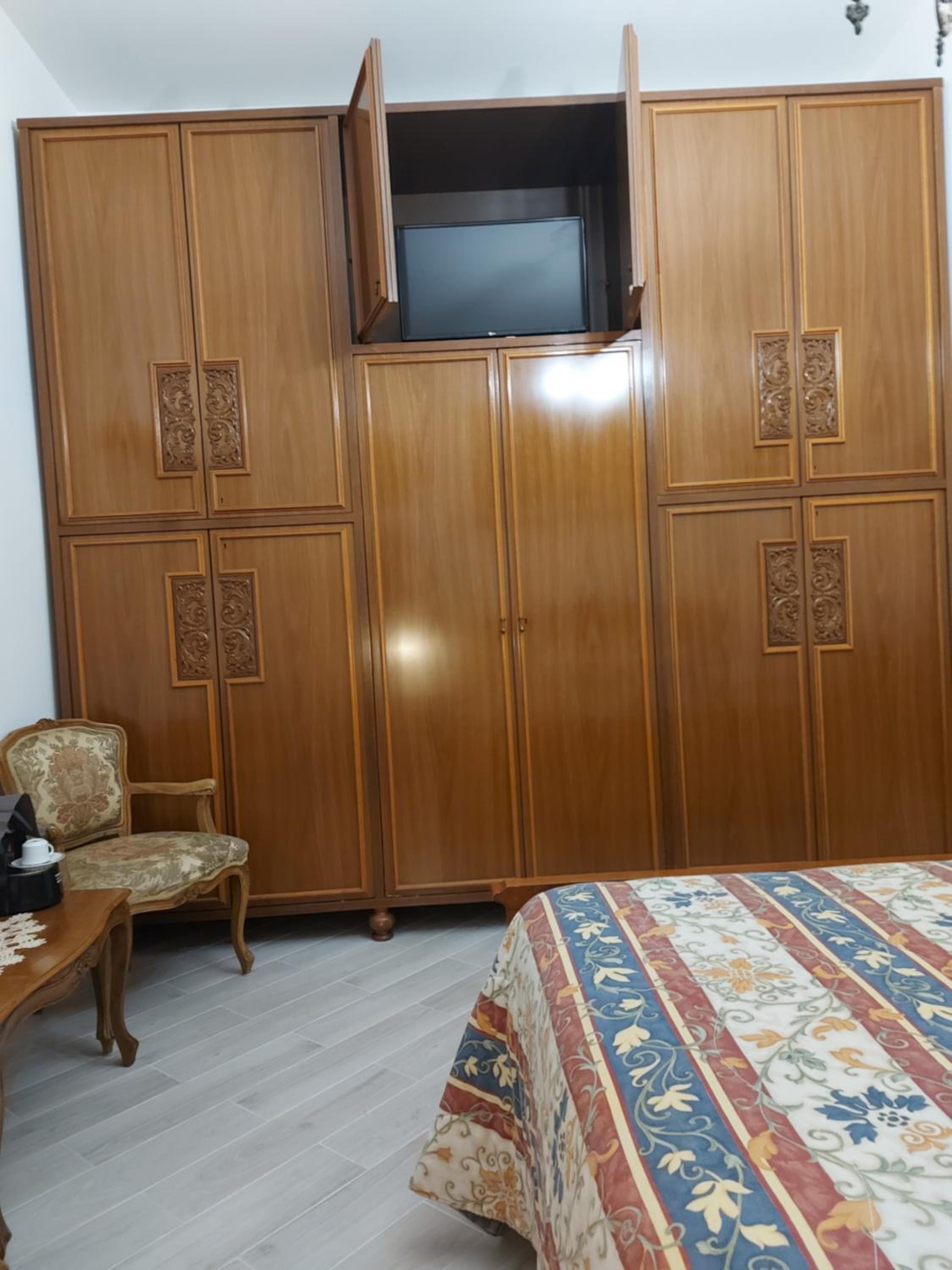 Double Room with Private Bathroom - Photo 3