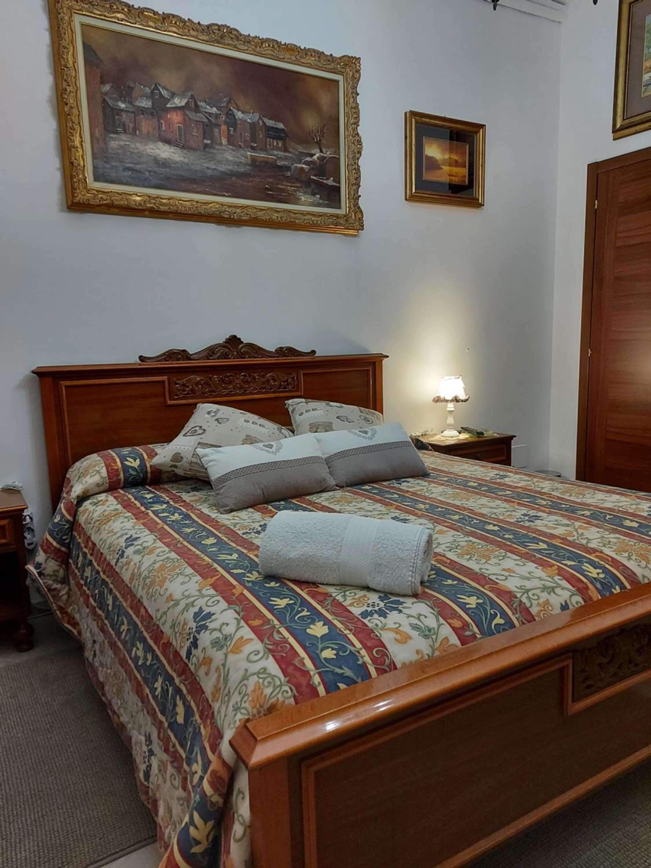 Double Room with Private Bathroom - Photo 2
