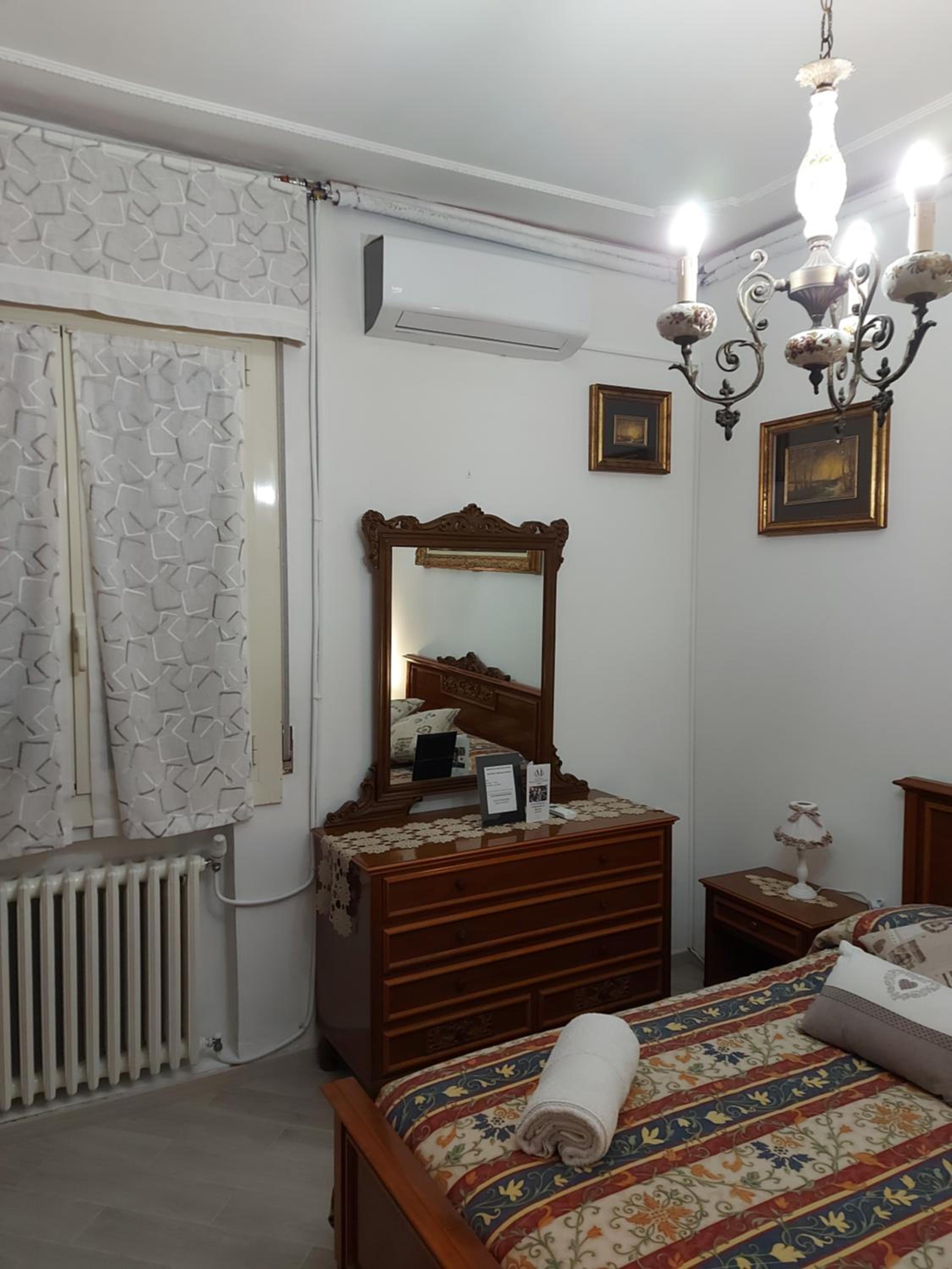 Double Room with Private Bathroom - Photo 13