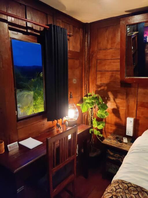 One-Bedroom House - Photo 28