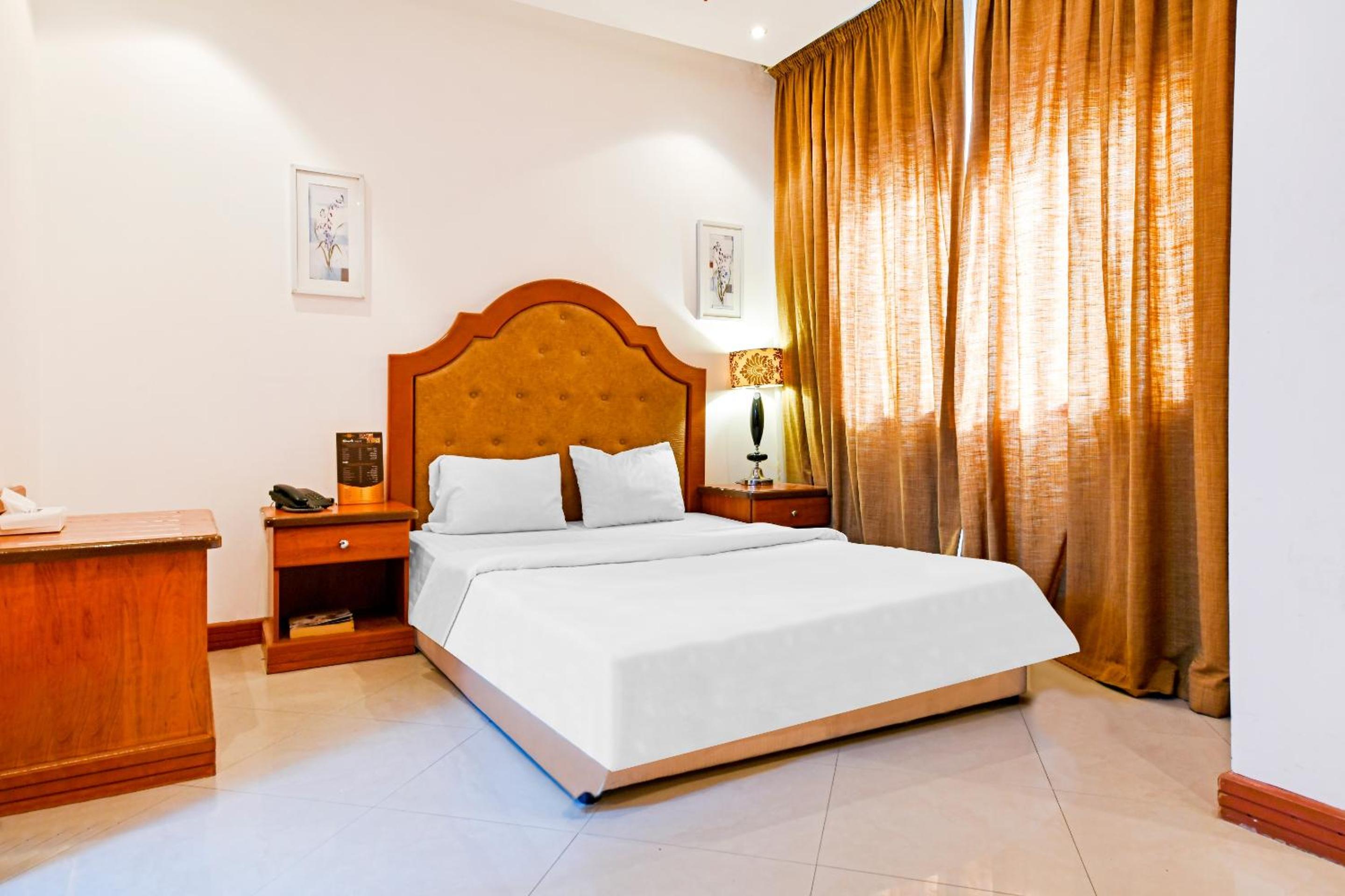 Deluxe King Room - Photo 4