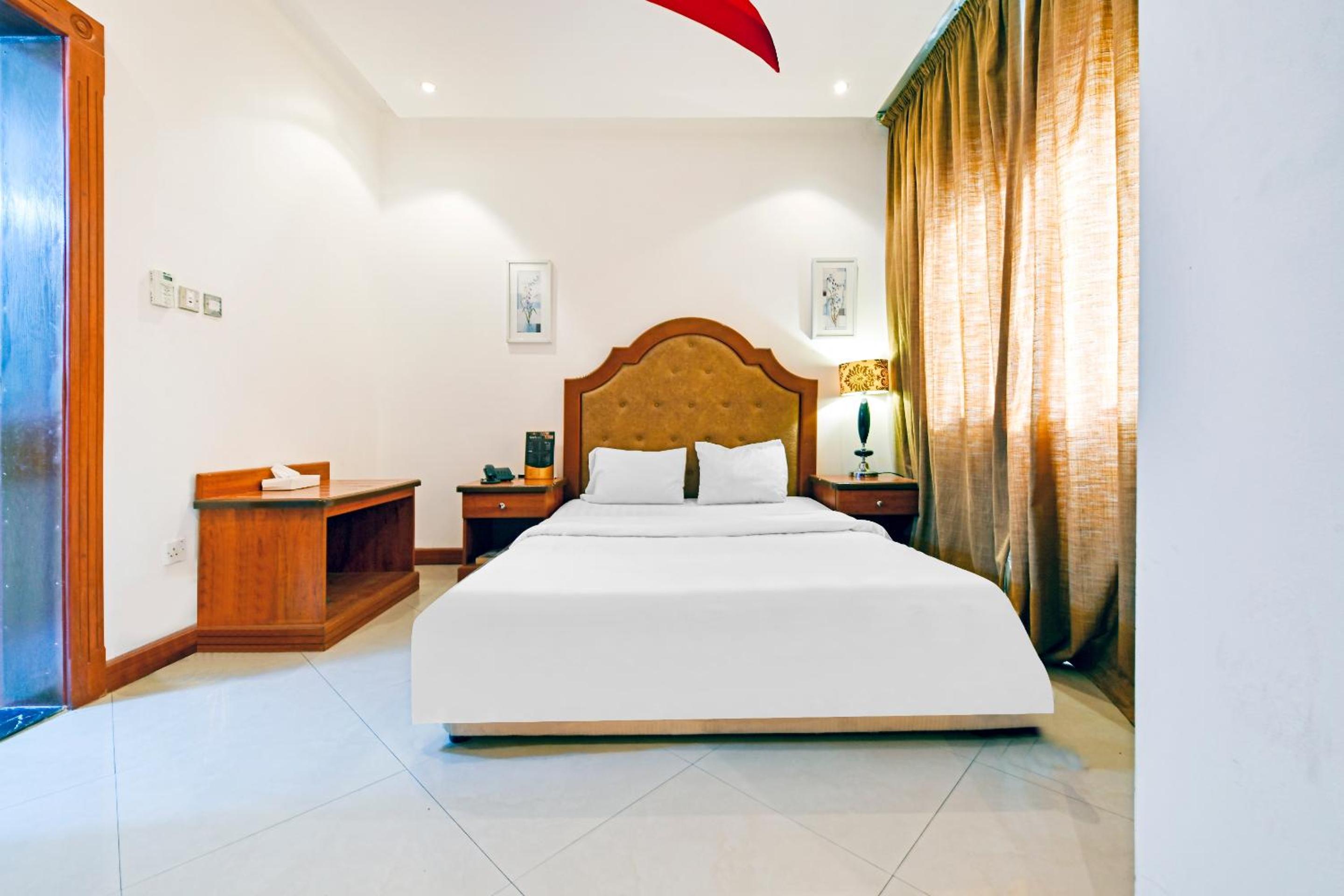 Deluxe King Room - Photo 15