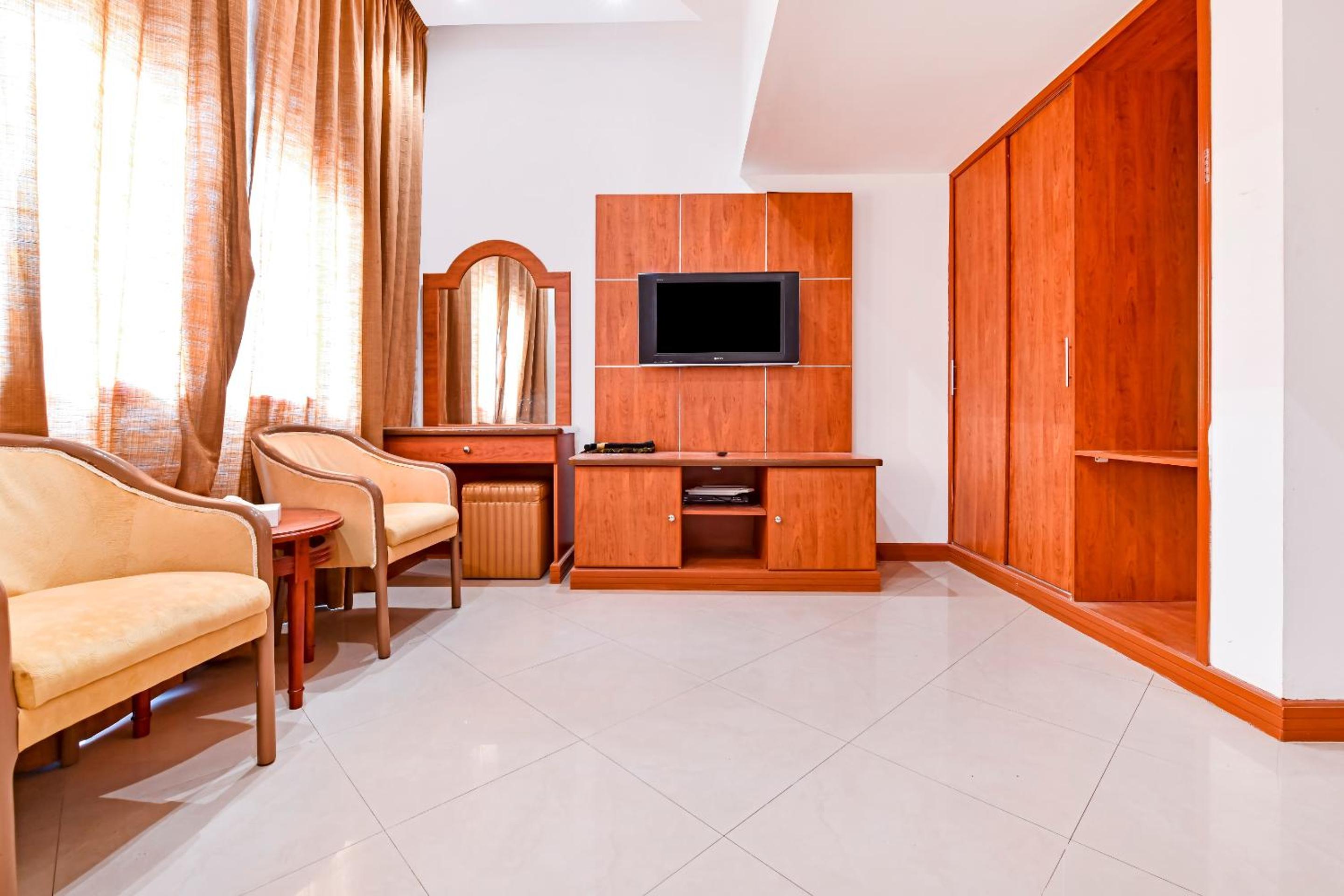 Deluxe King Room - Photo 5