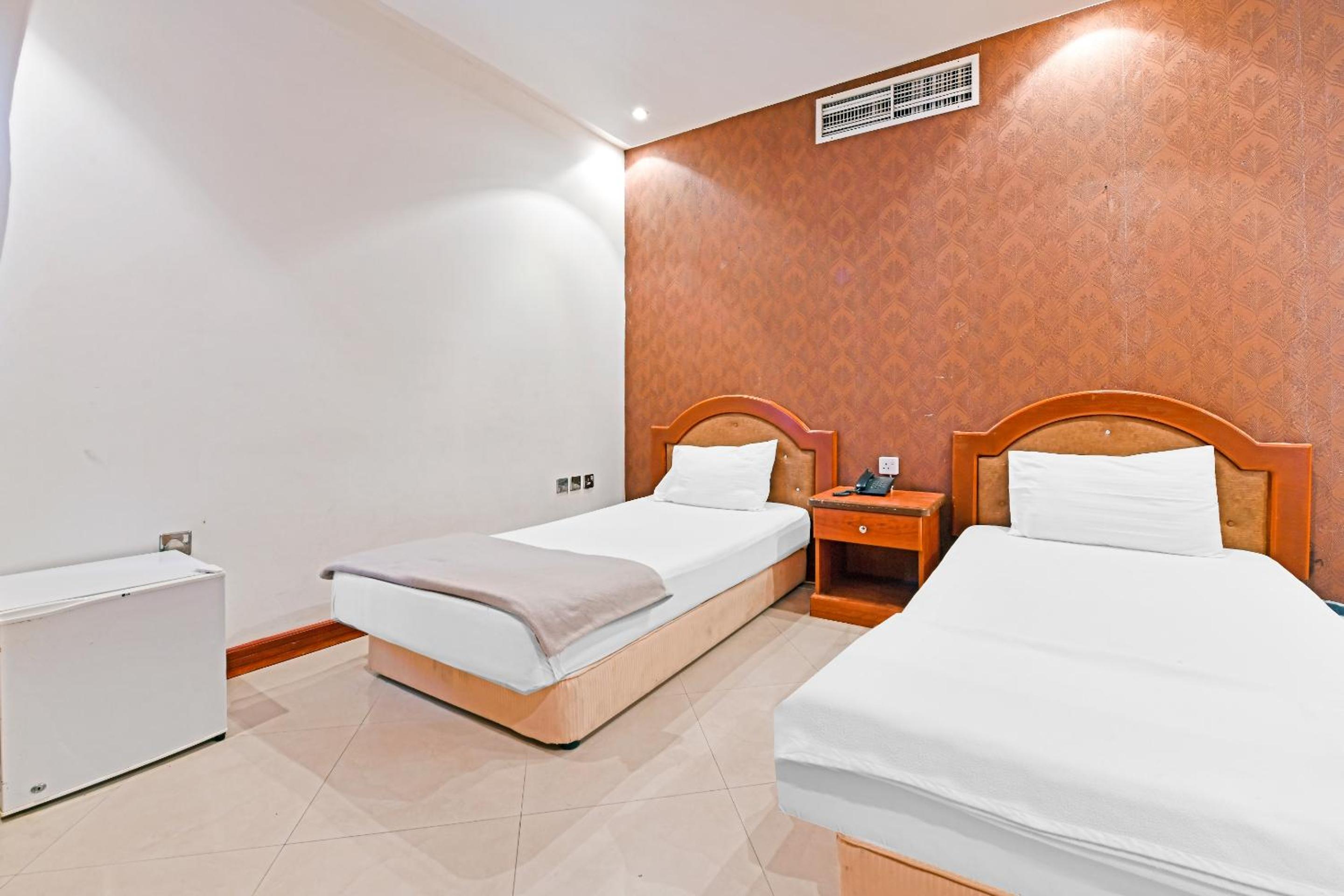 Deluxe Twin Room - Photo 12