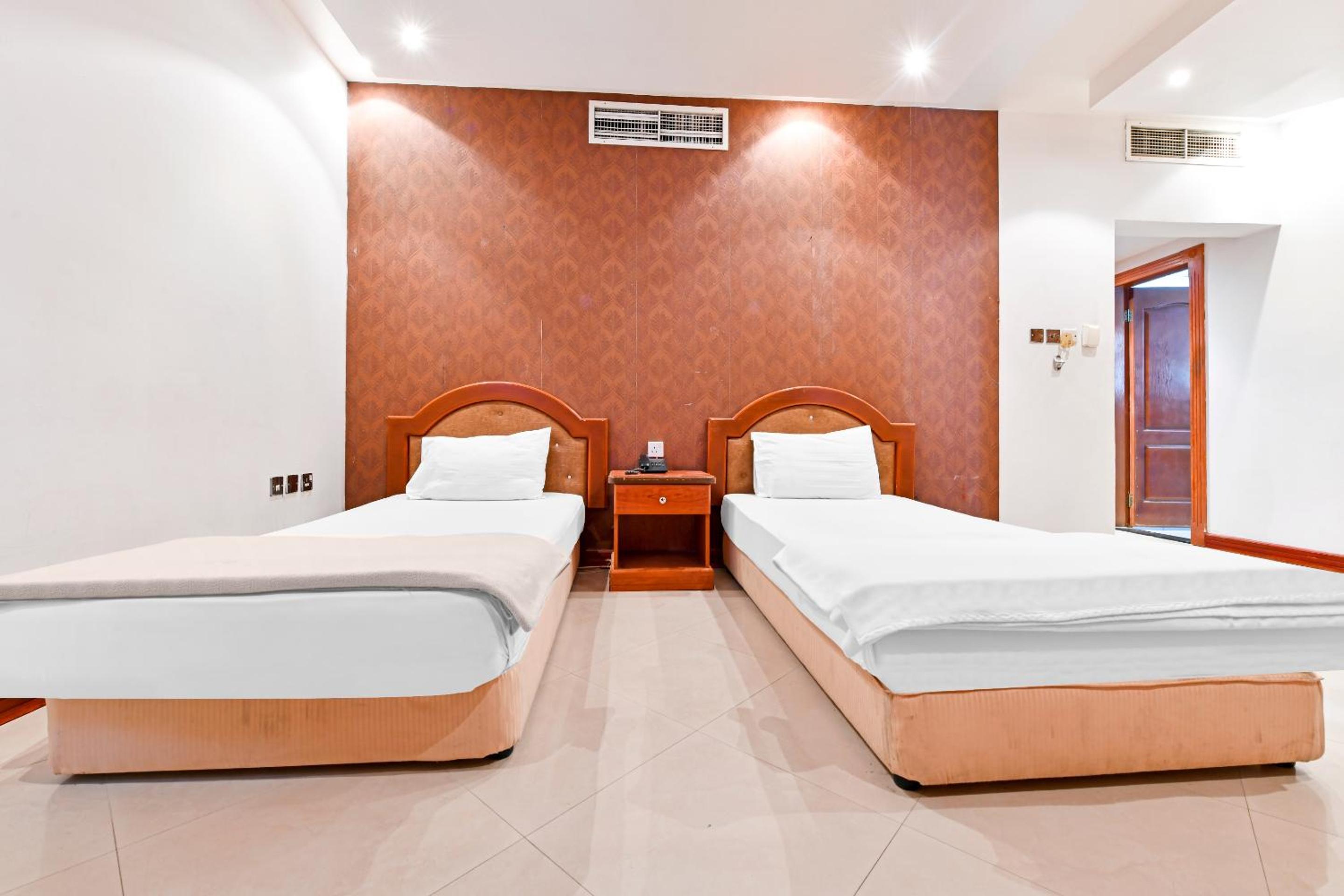 Deluxe Twin Room - Photo 13