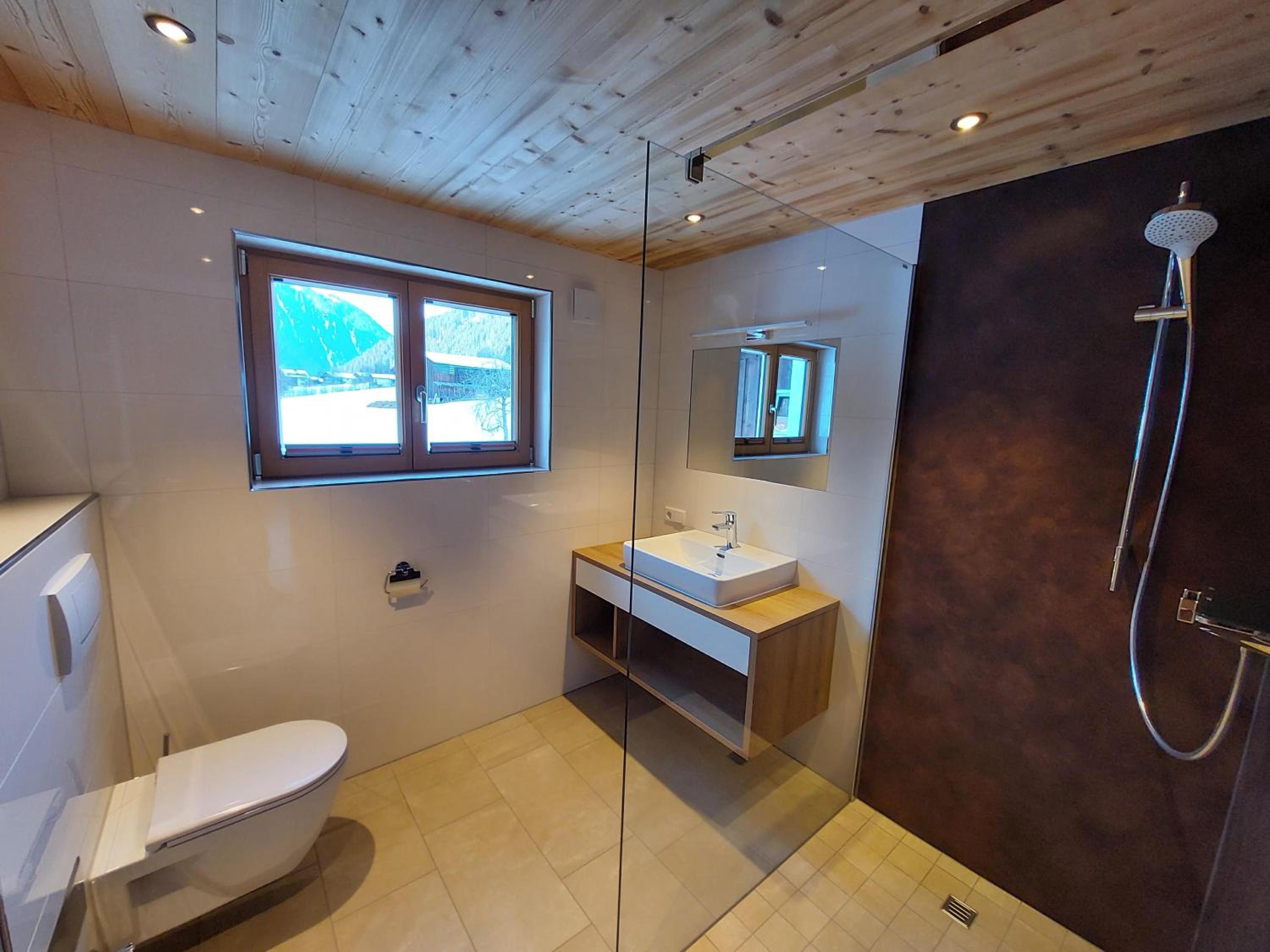 Apartment with Shower photo 2