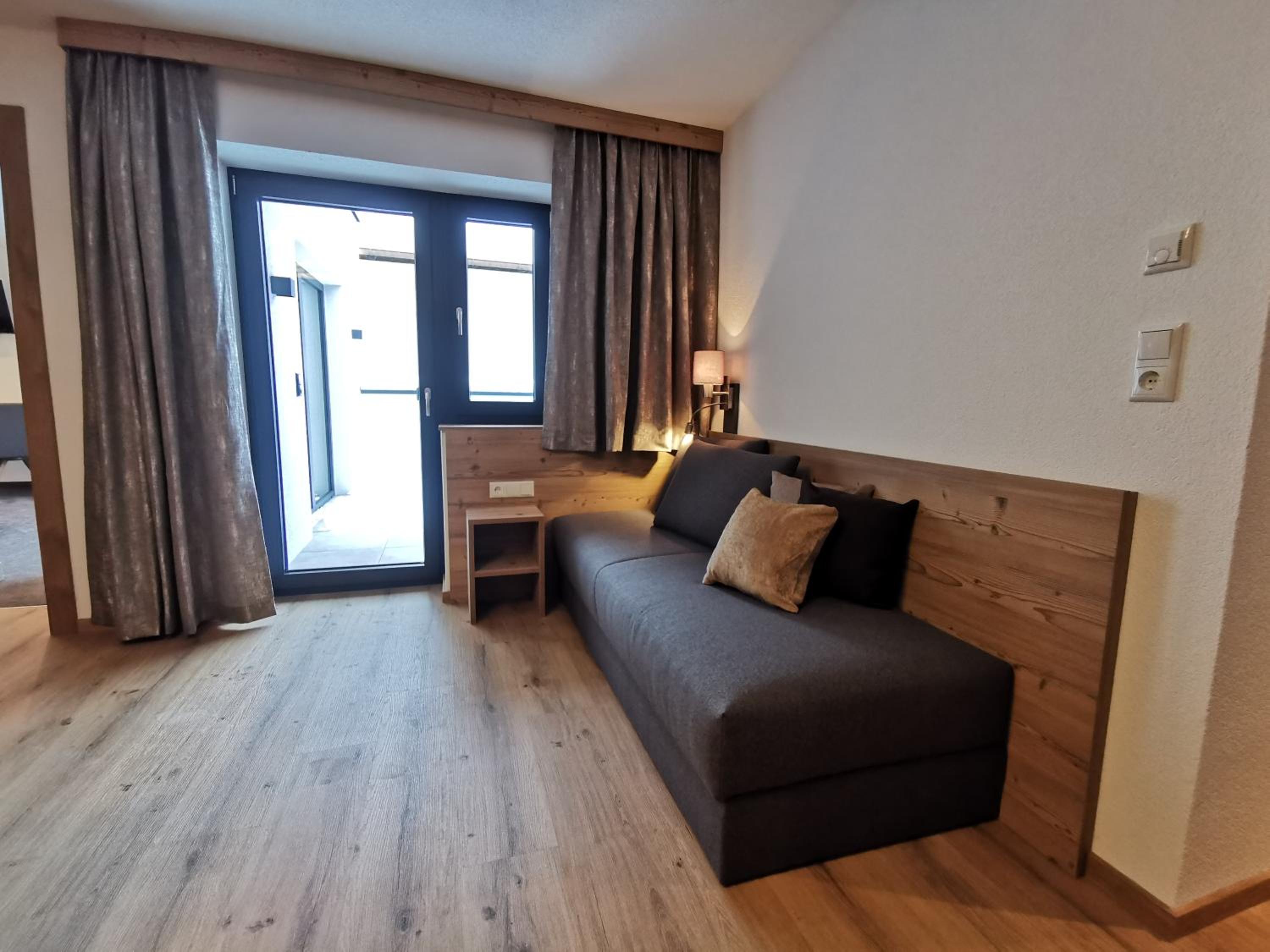 One-Bedroom Apartment - Photo 12