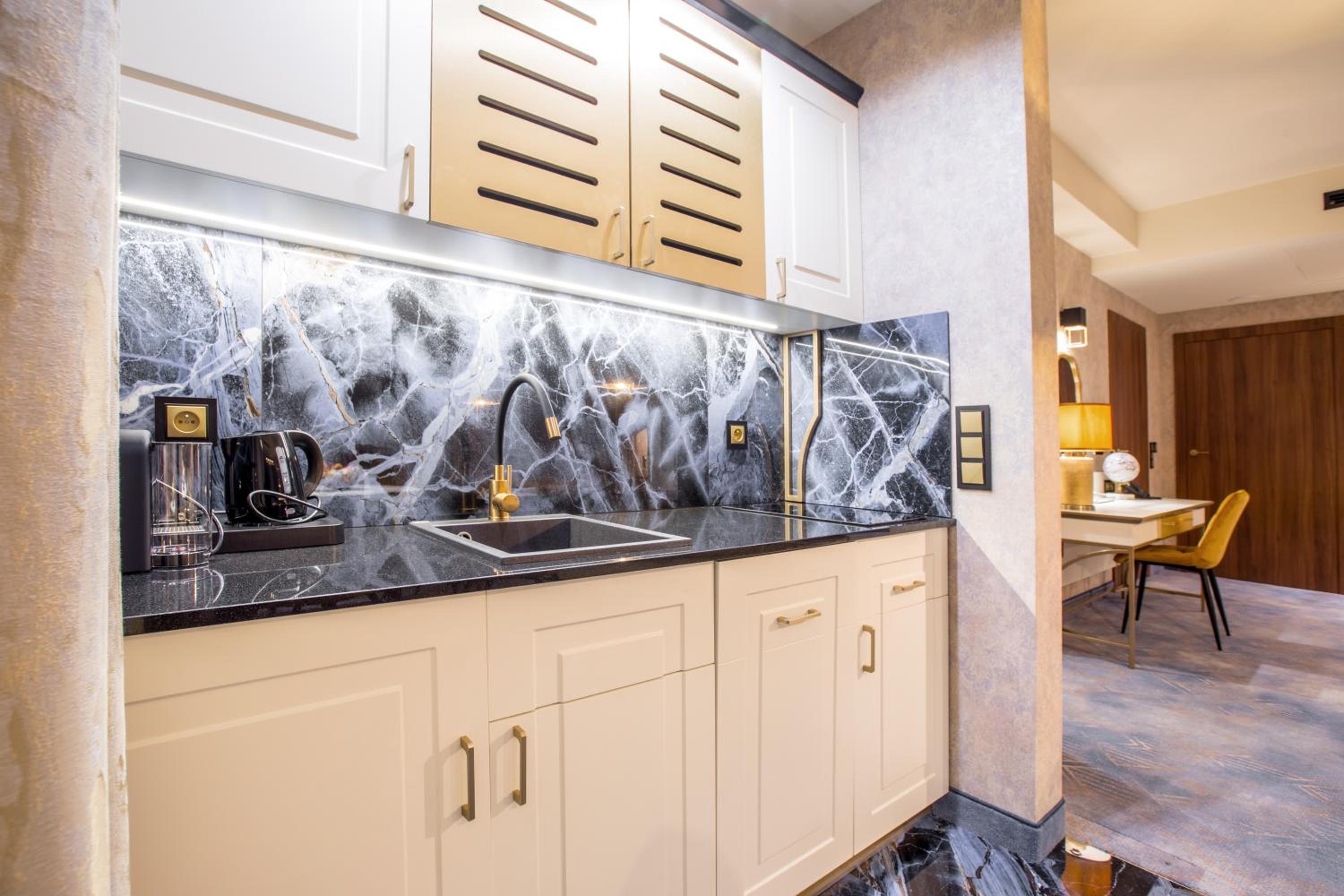 Penthouse Apartment - Photo 3