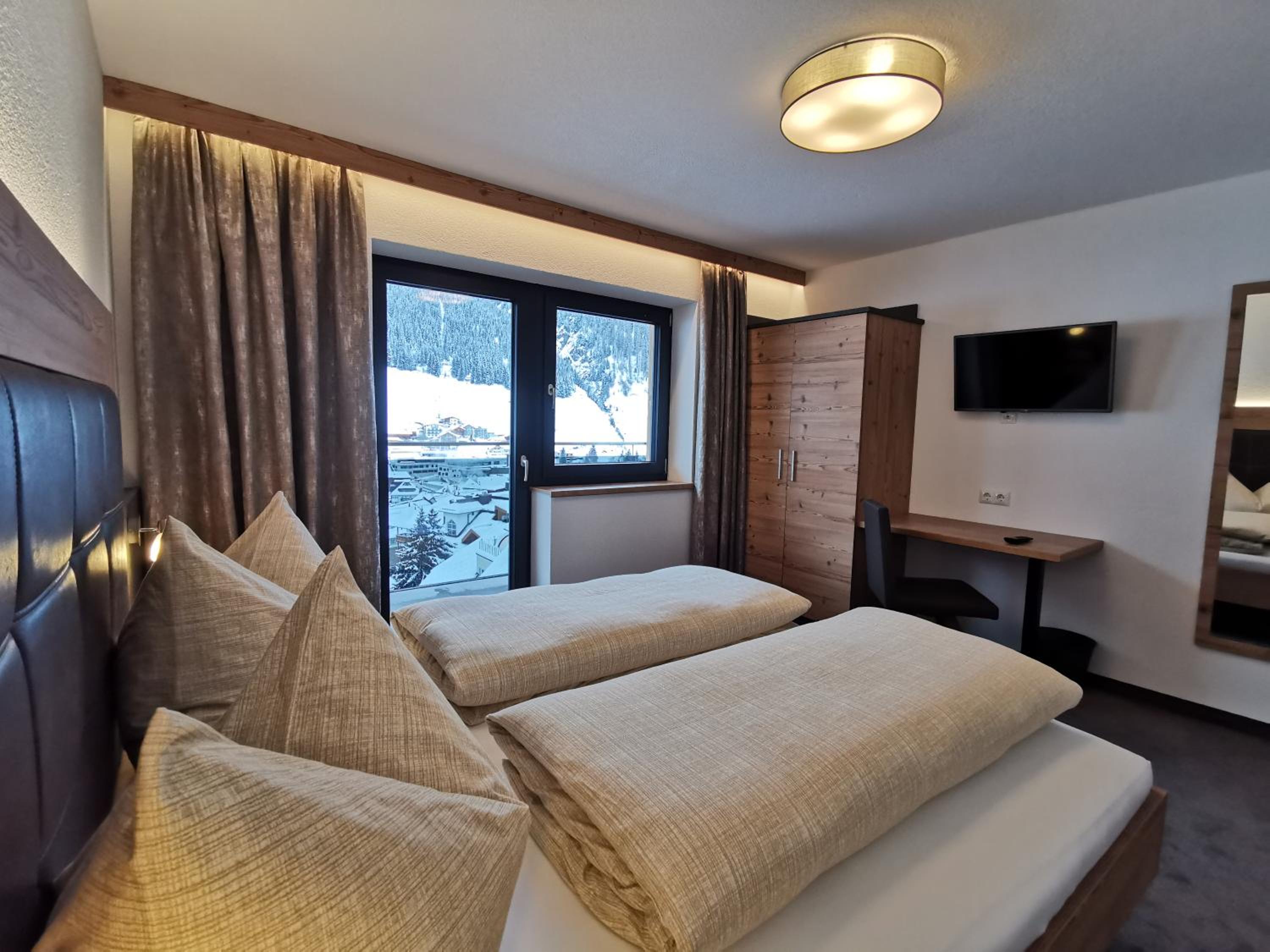 One-Bedroom Apartment - Photo 1