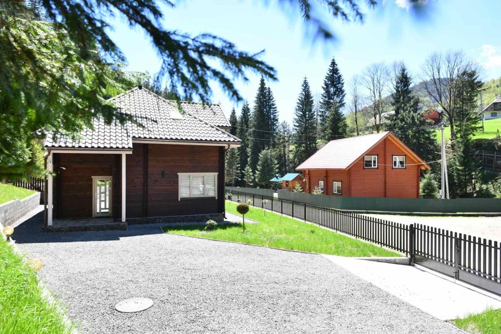 Three-Bedroom House photo 3