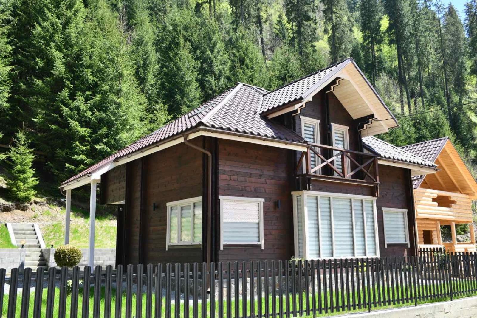 Three-Bedroom House photo 2