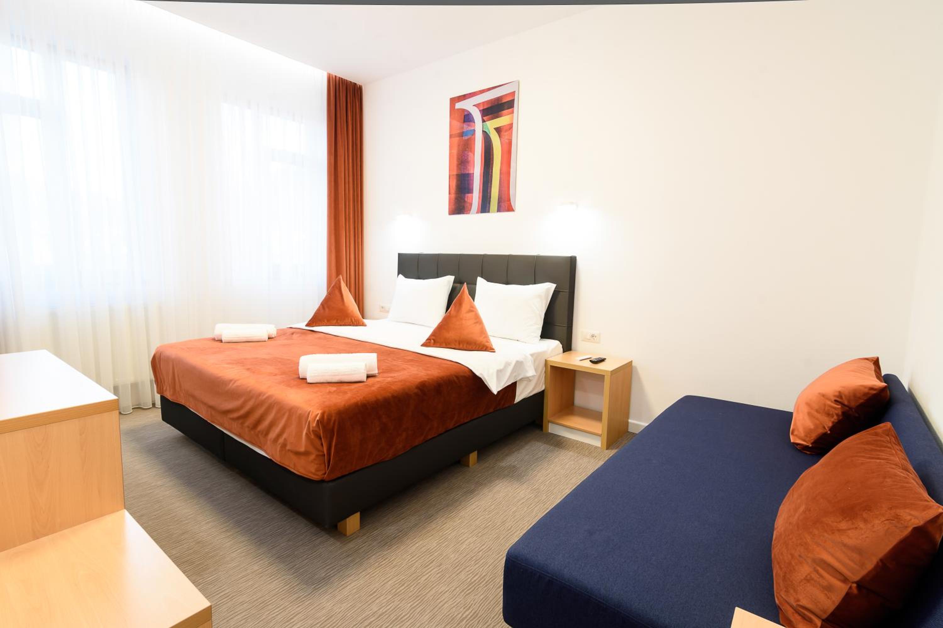 Double Room with Spa Bath - Photo 10