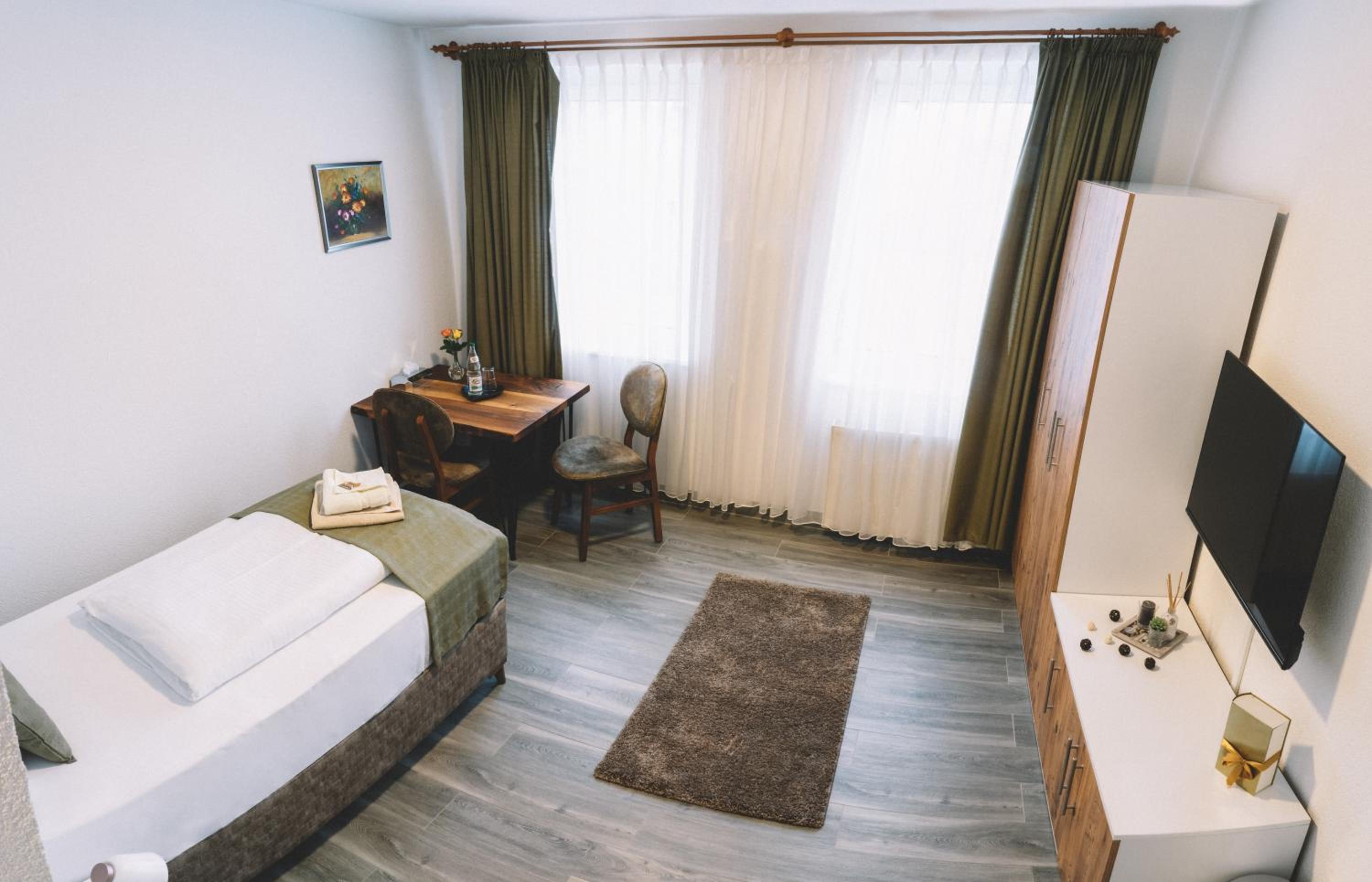 Single Room with Private Bathroom photo 3