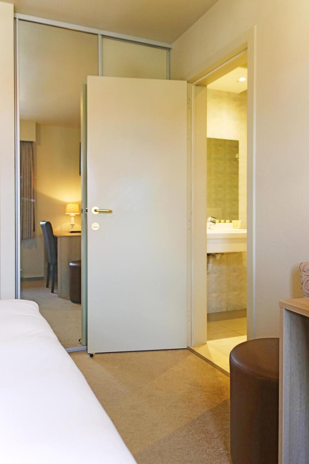 Standard Double Room - Photo 4