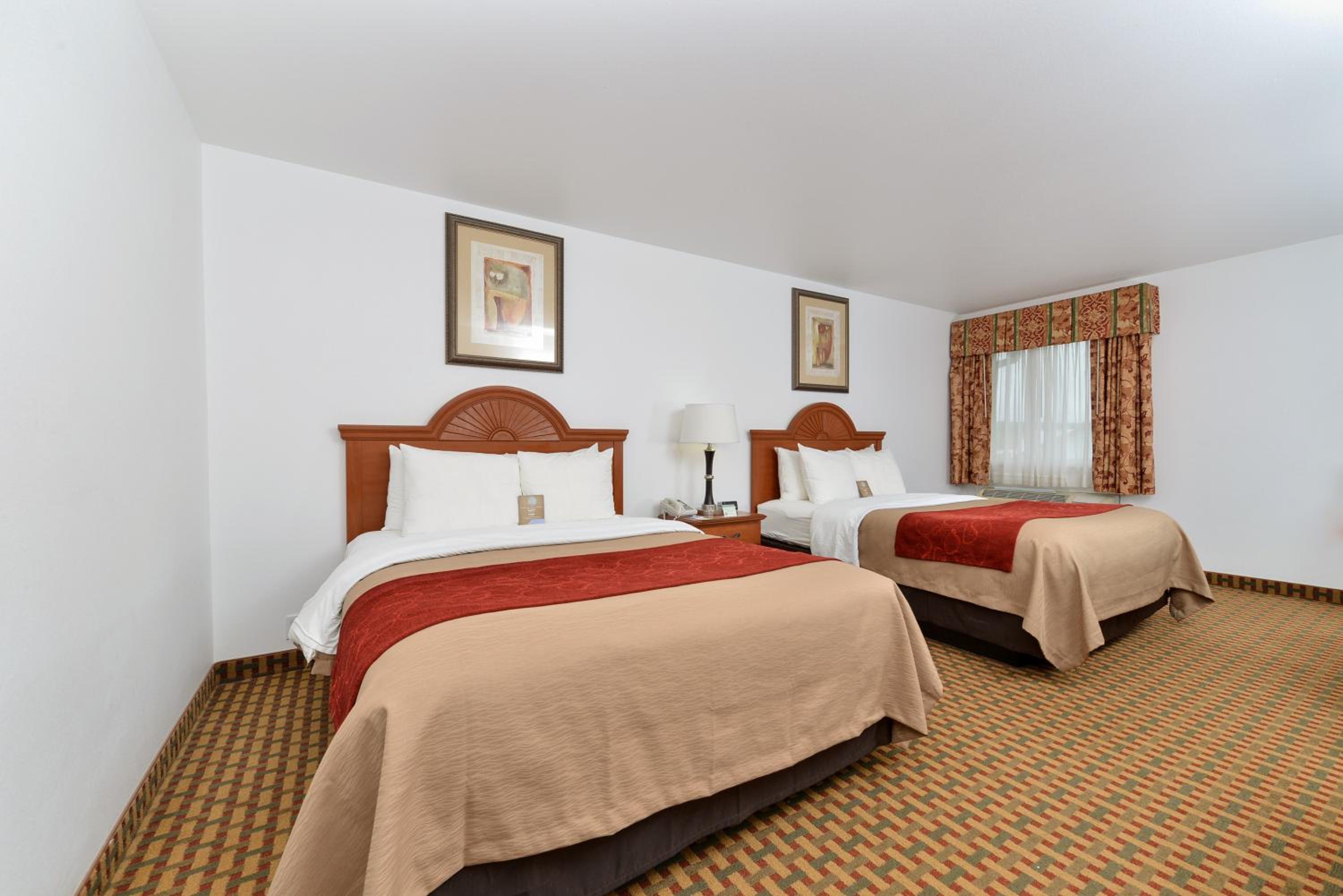 Queen Room with Two Queen Beds - Smoking photo 2