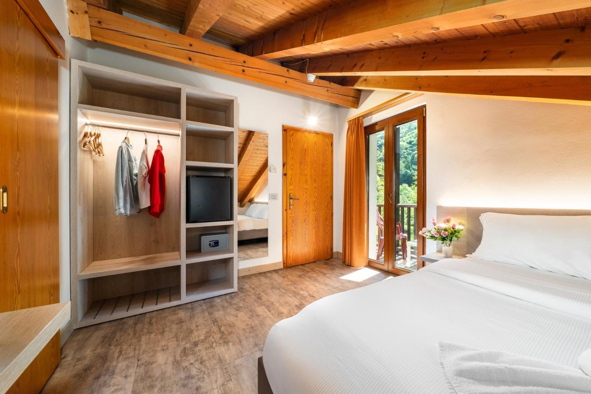 Double Room with Mountain View