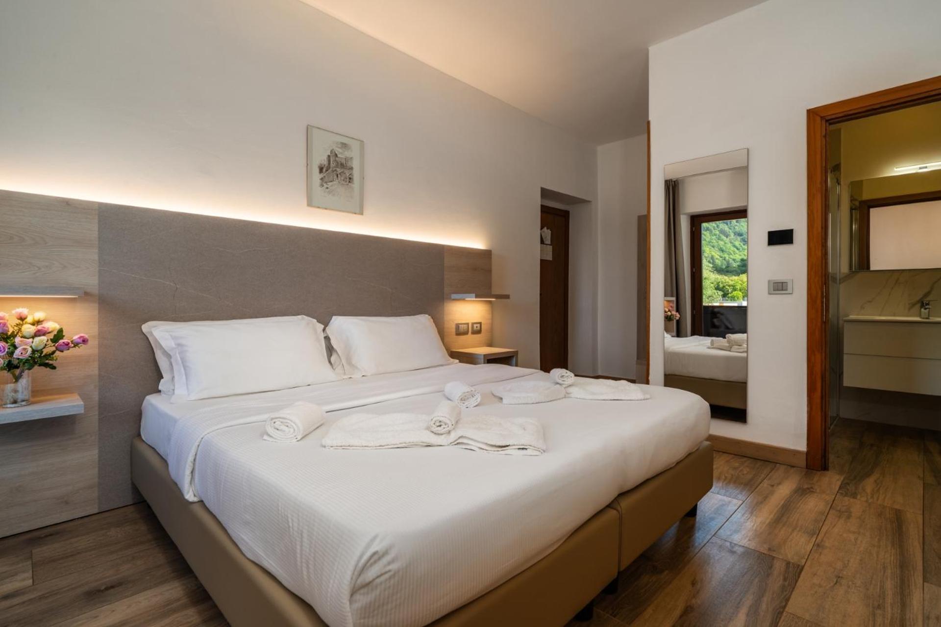 Deluxe Triple Room with Sea View