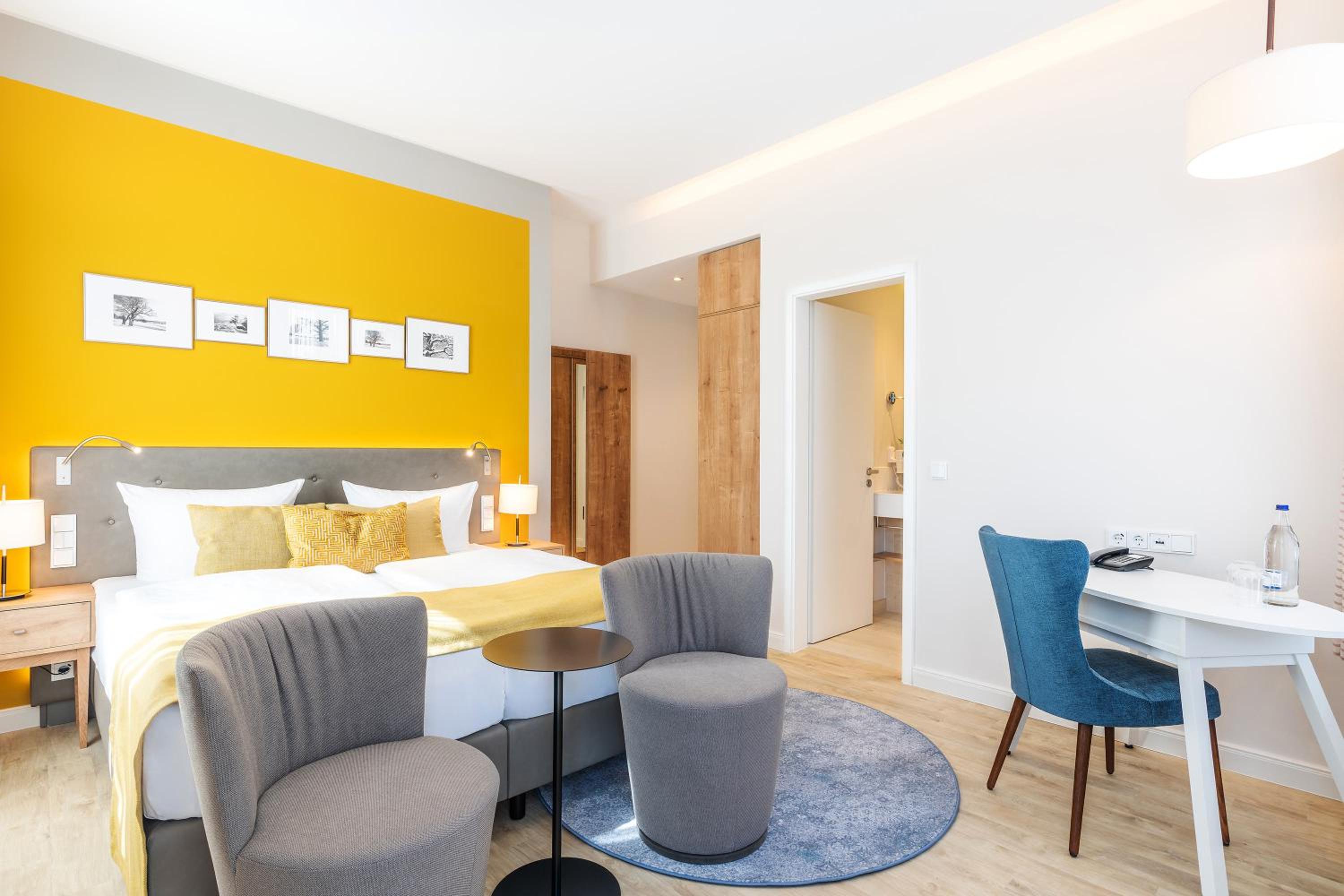 Double Room with Balcony - Annex thumbnail 5