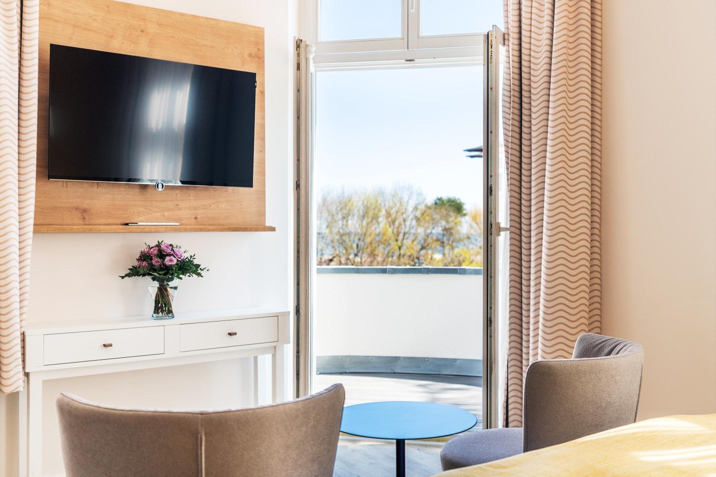 Double Room with Balcony - Annex thumbnail 6