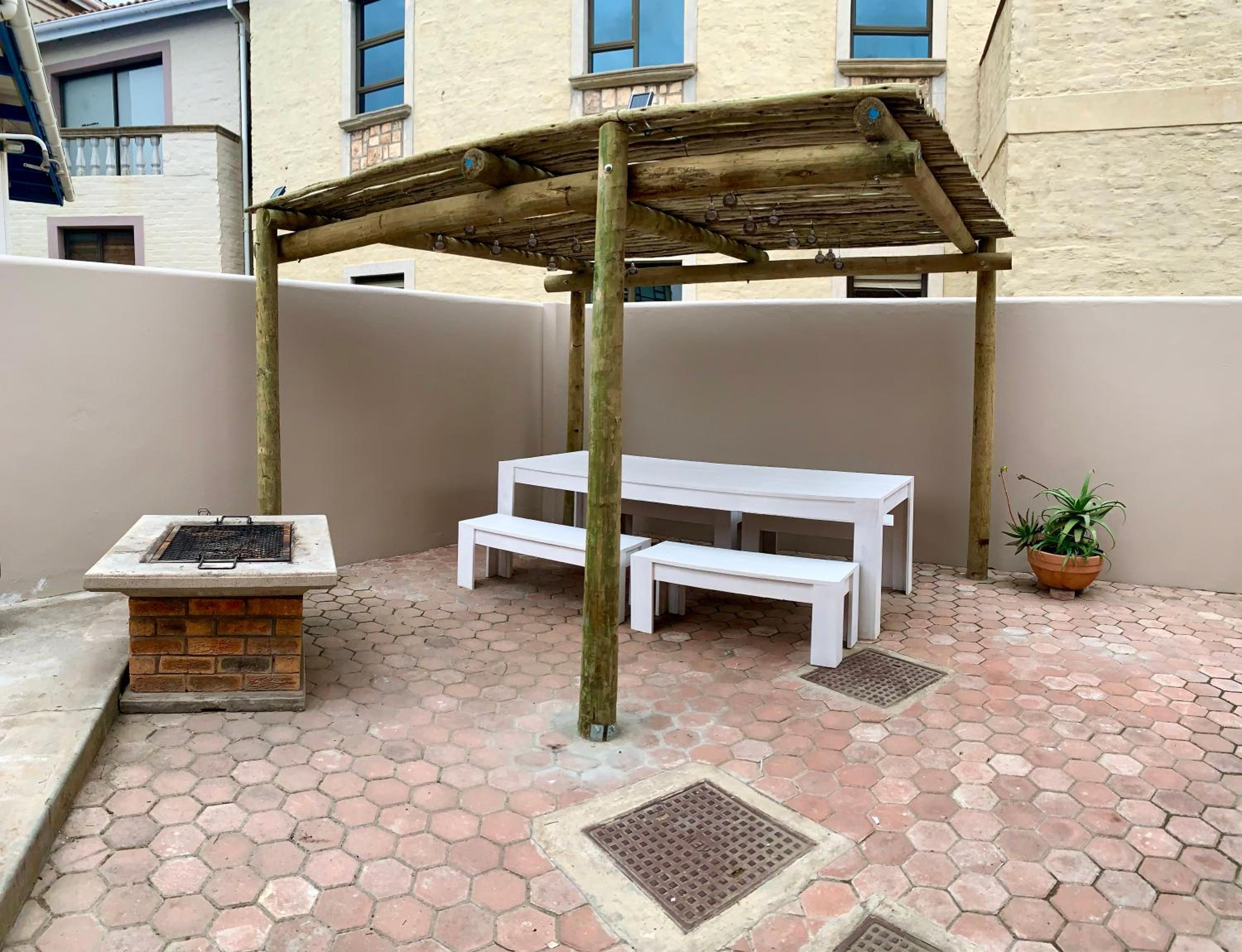 Three-Bedroom House - Photo 31
