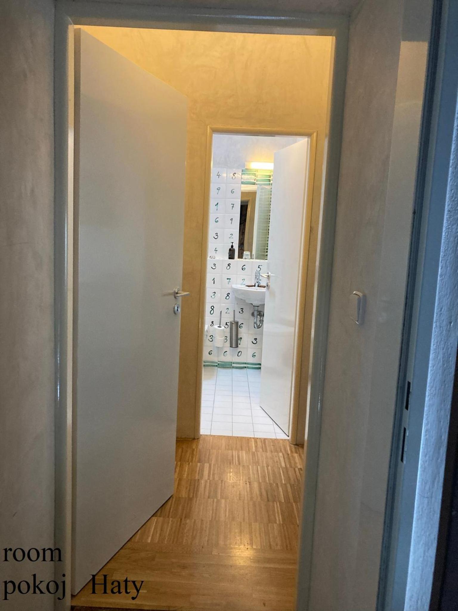 Deluxe Double Room with Bath - Photo 11