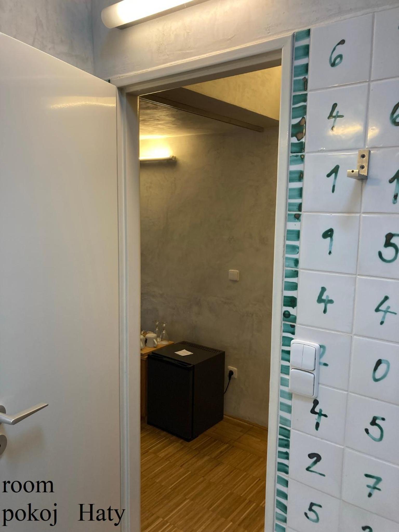 Deluxe Double Room with Bath - Photo 4