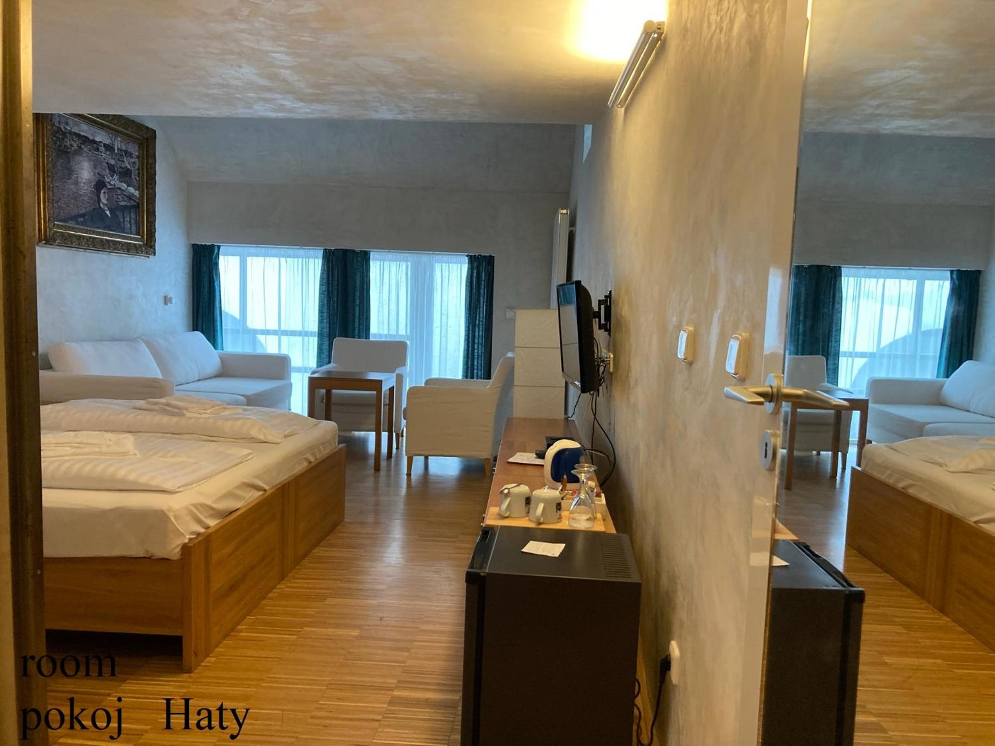 Deluxe Double Room with Bath - Photo 3