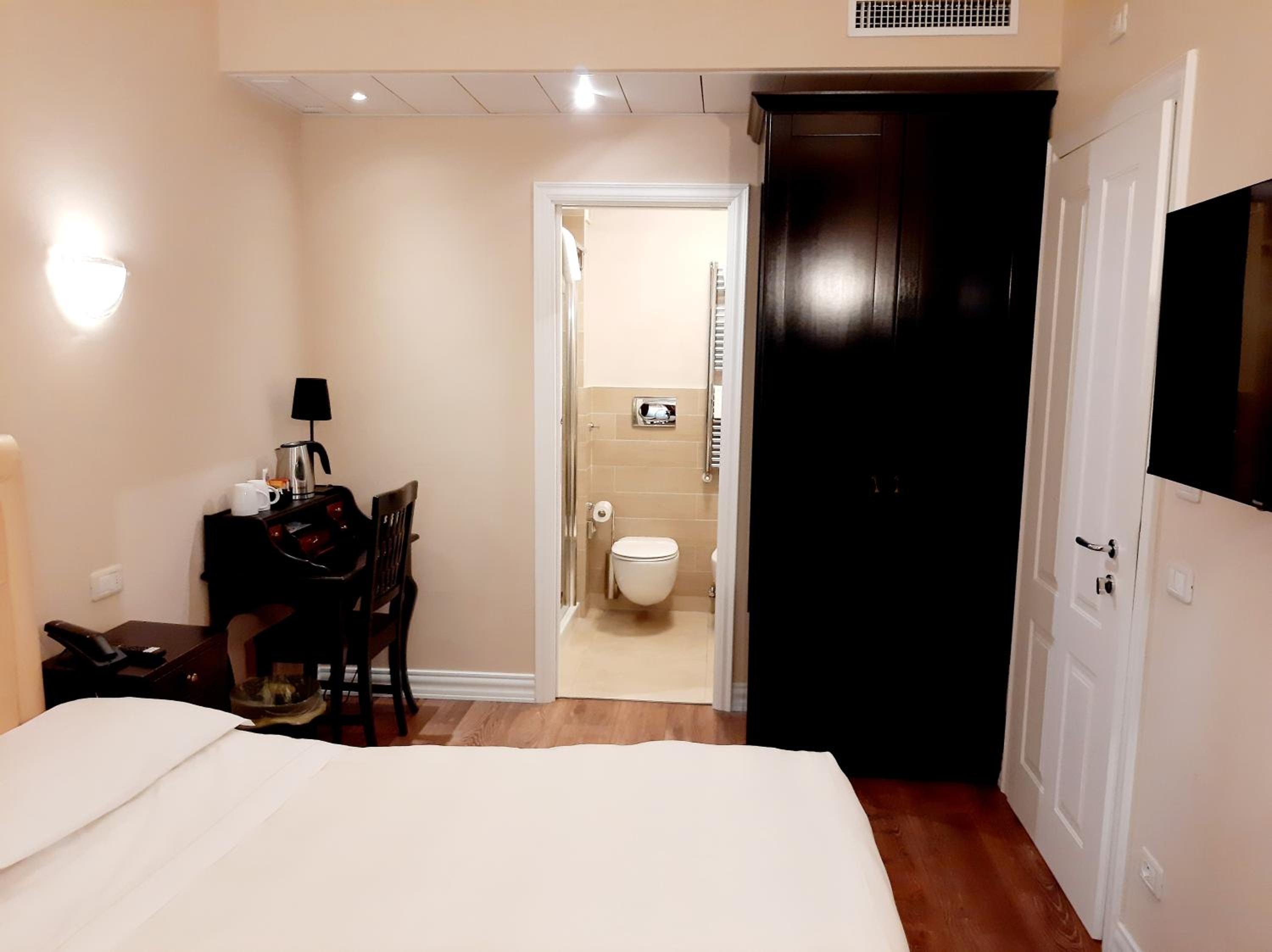 Economy Double Room photo 2