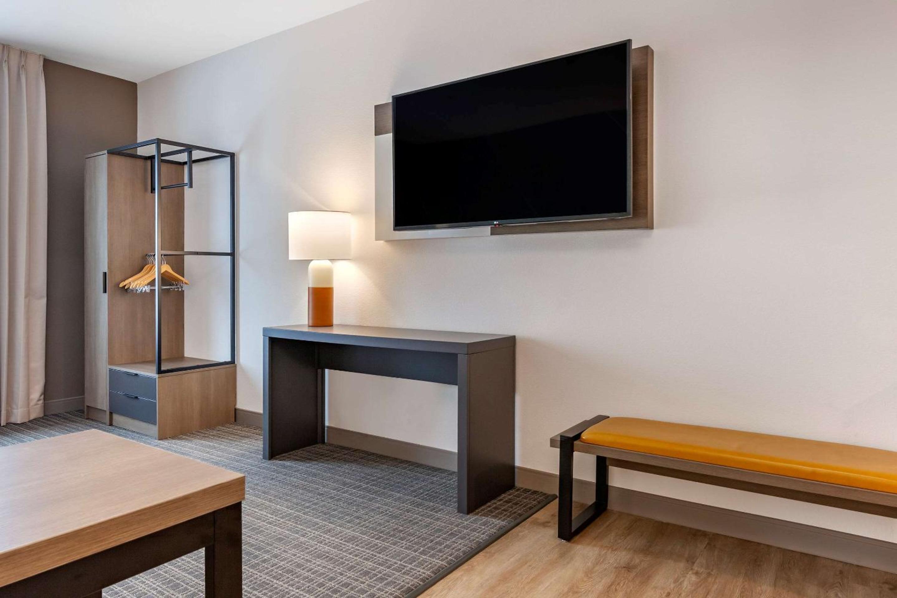 Accessible Suite with Two Queen Beds - Non-Smoking - Photo 4
