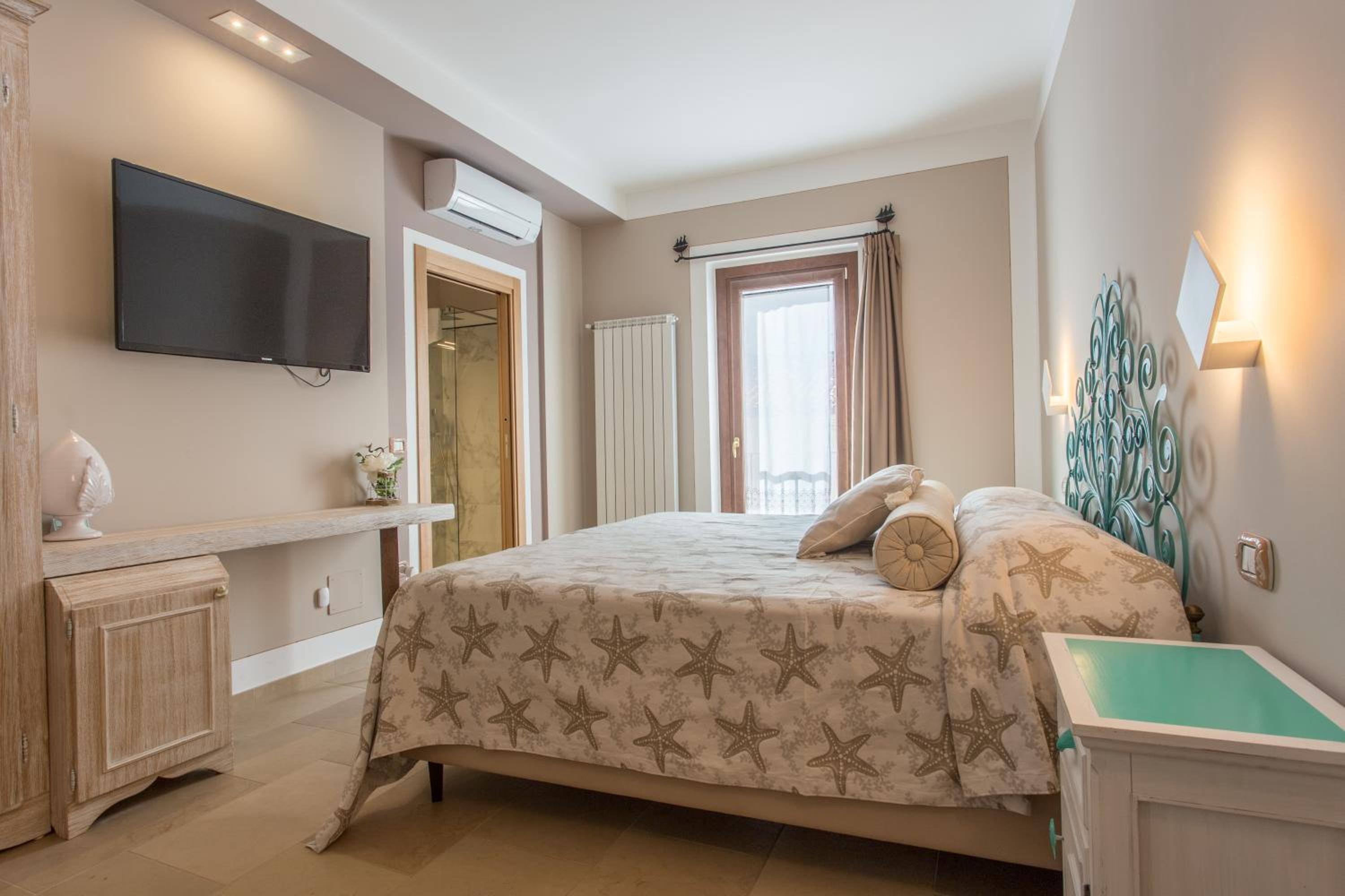 Deluxe Junior Suite - Photo 7