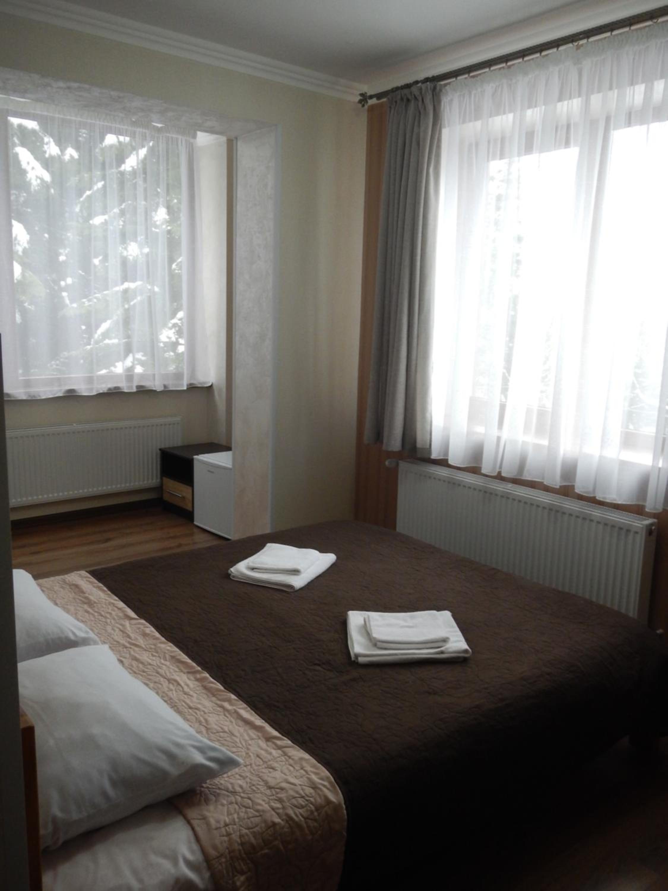 Standard Twin Room with Mountain View