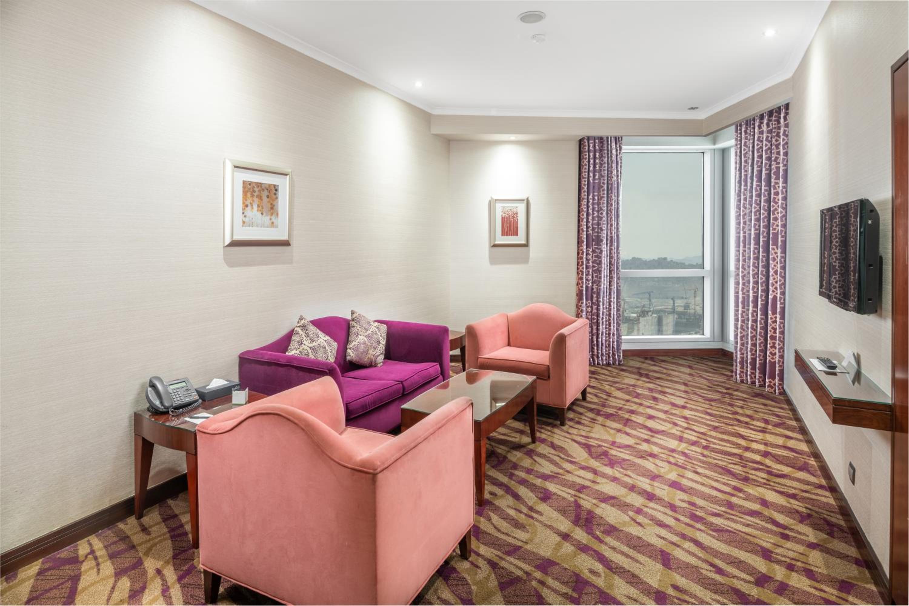 Spacious One Bedroom Suite thumbnail 5