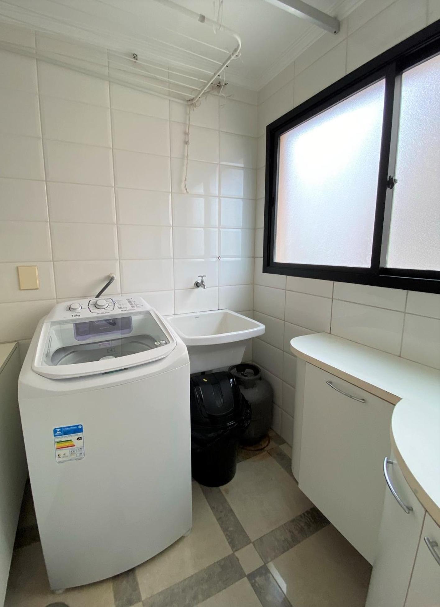 Three-Bedroom Apartment - Photo 19