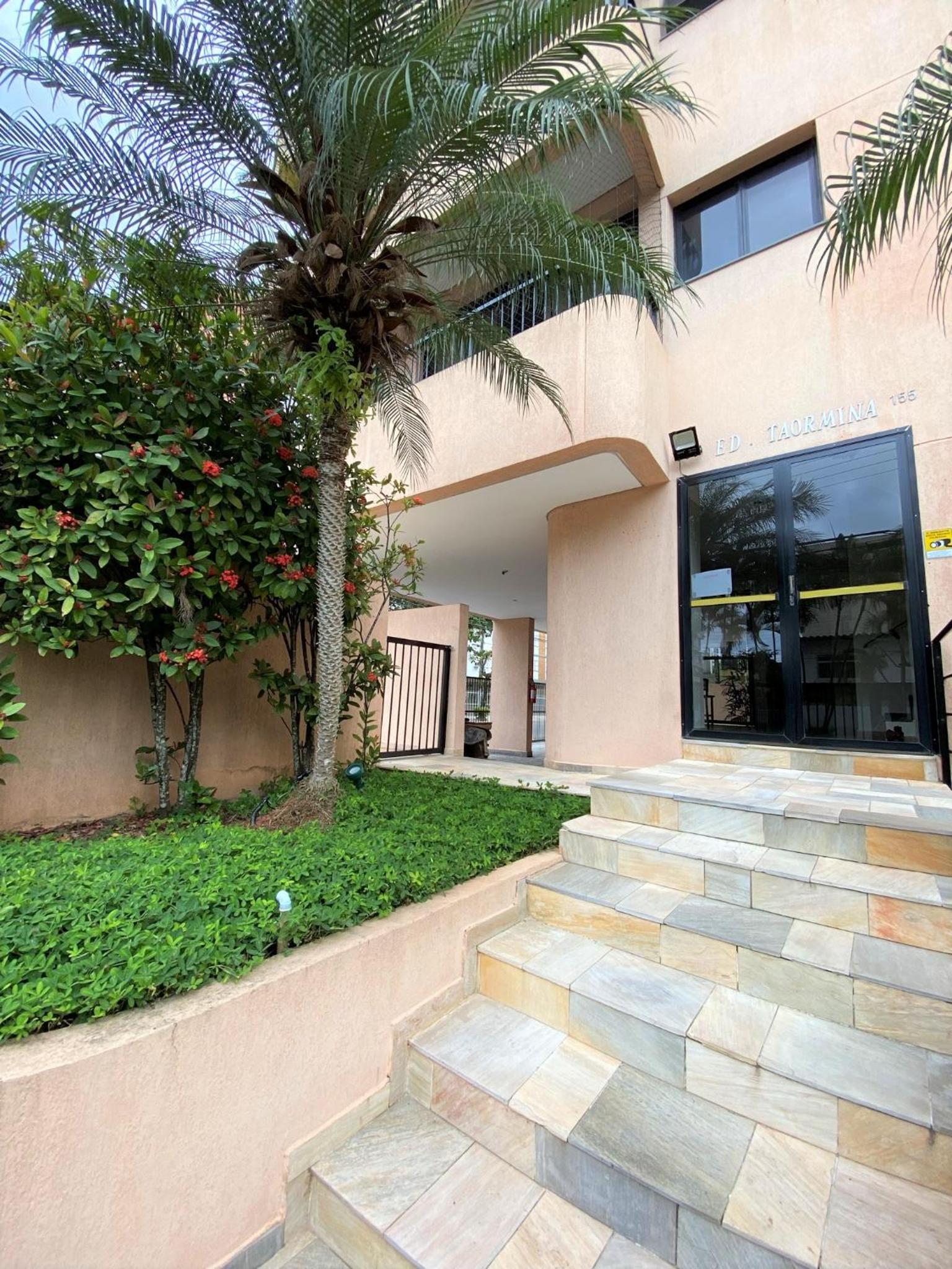 Three-Bedroom Apartment - Photo 31