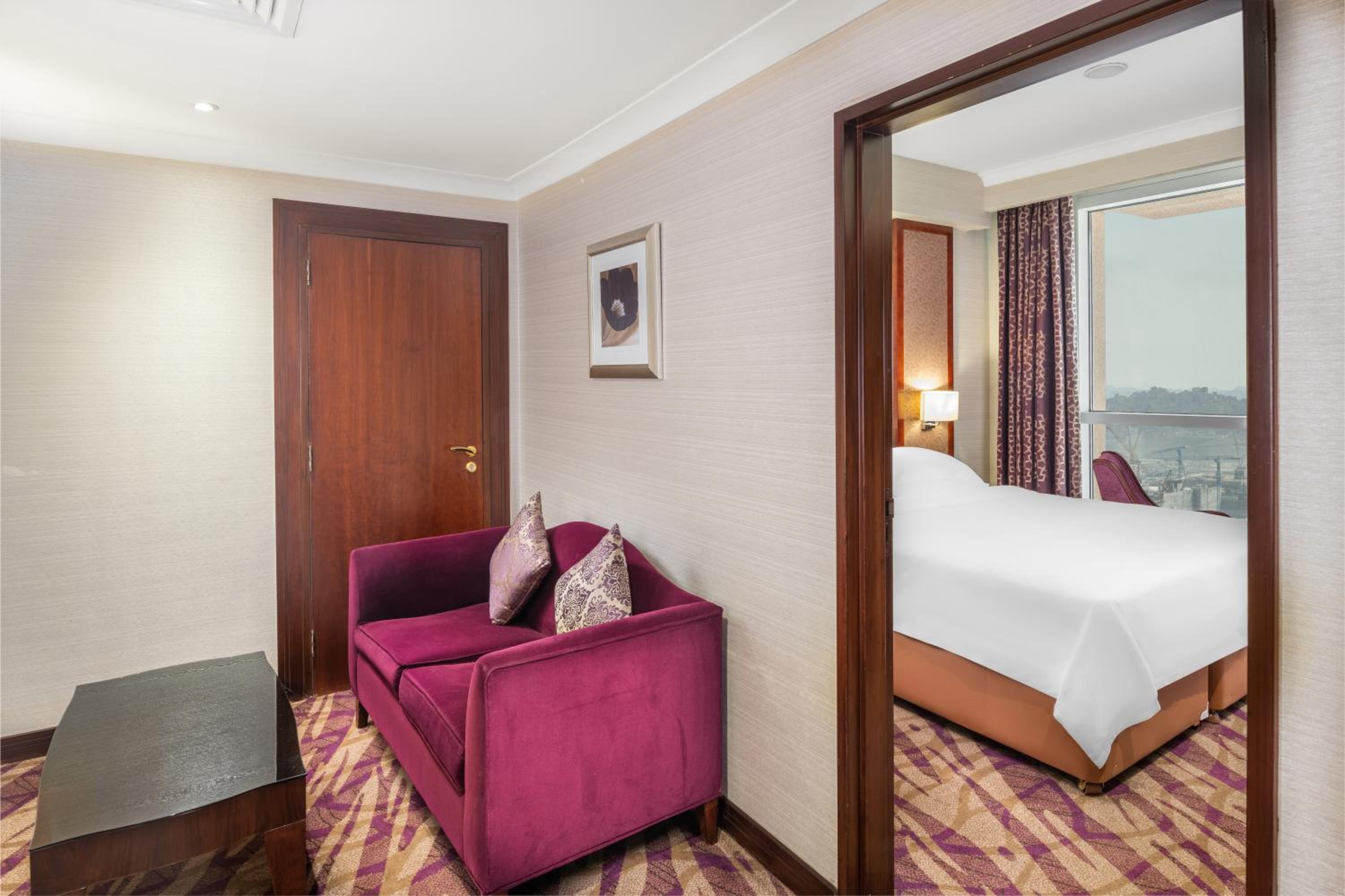 Spacious Room – King Bed
