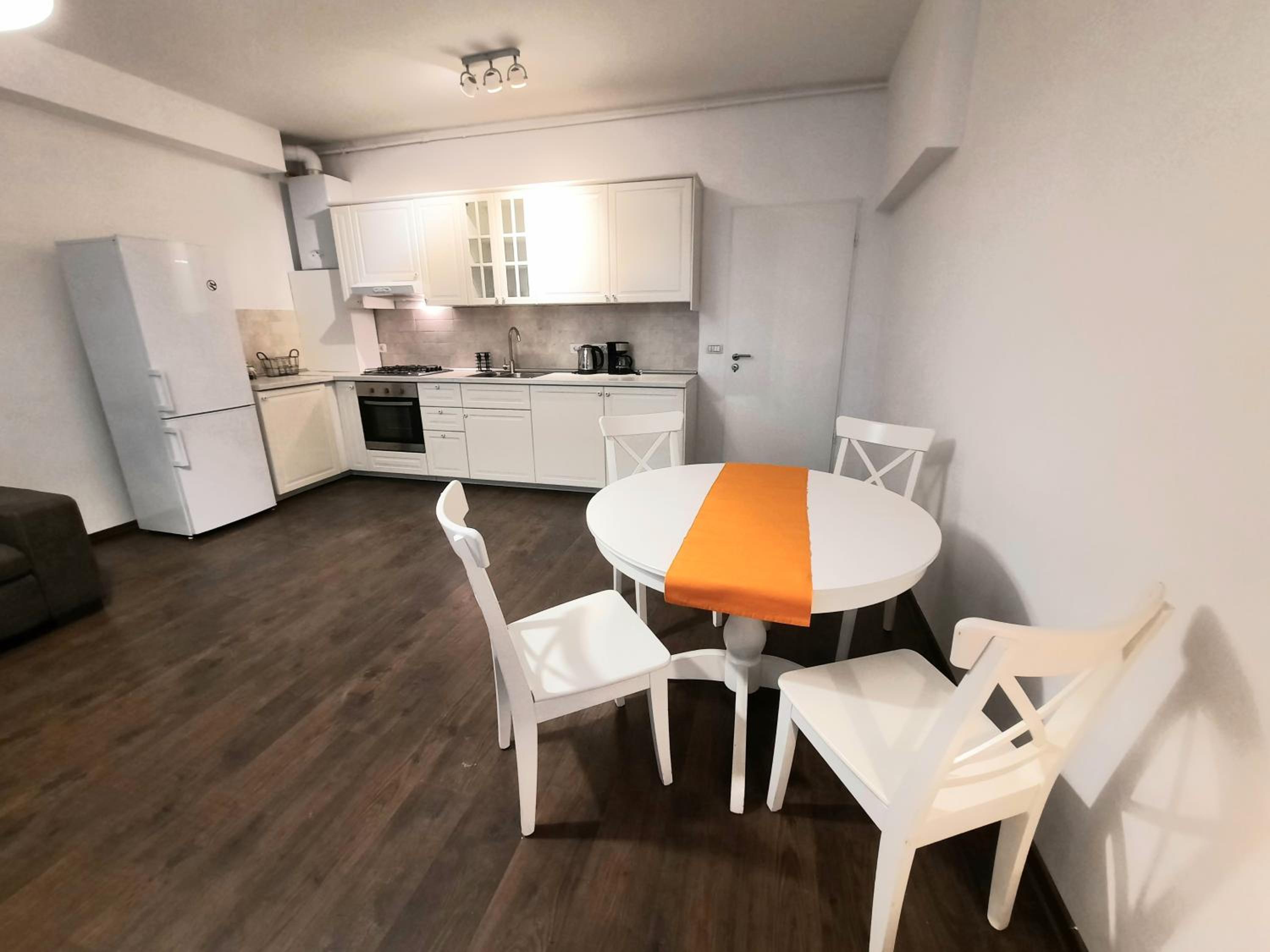 Apartment with Terrace - Photo 9