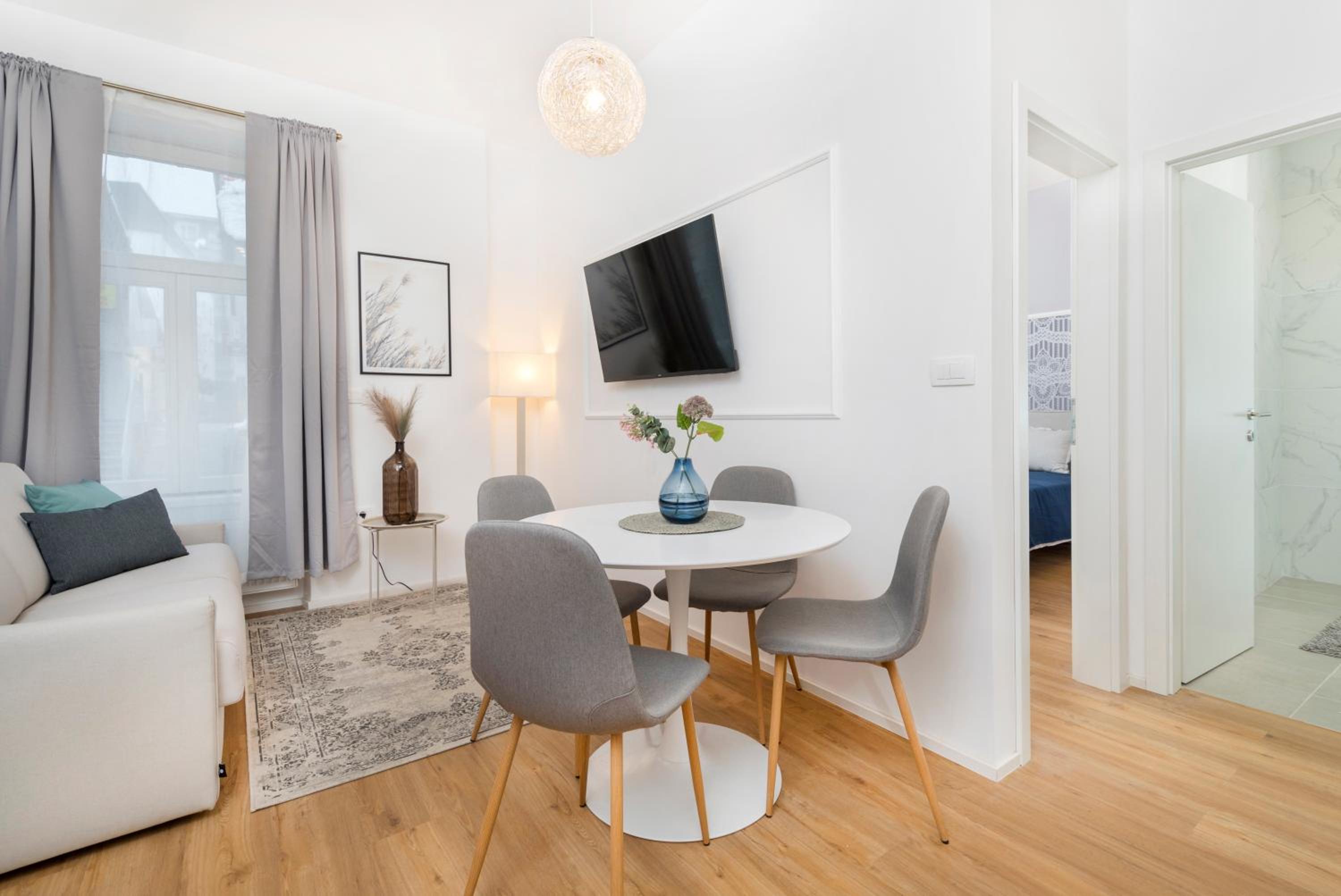 One-Bedroom Apartment photo 3