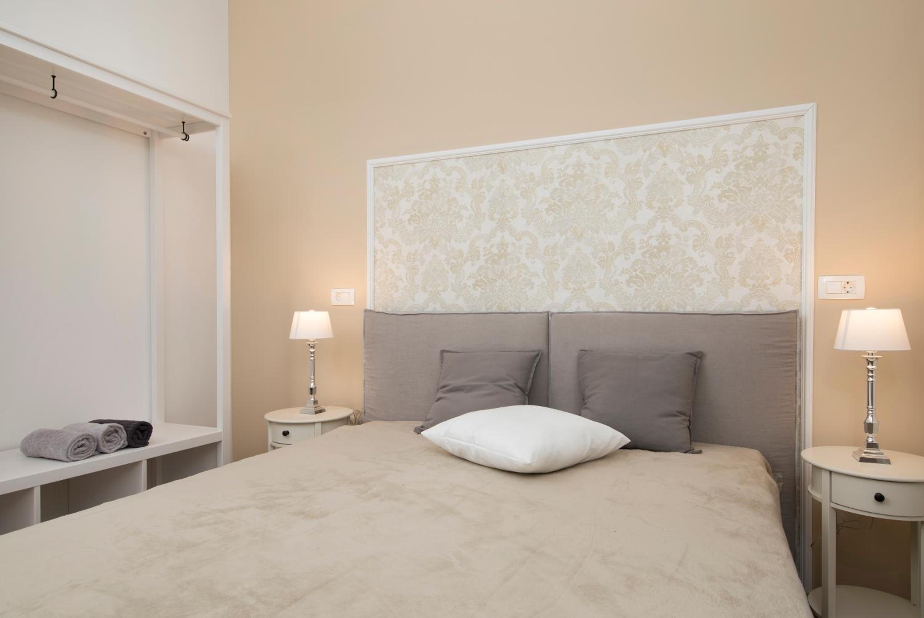 One-Bedroom Apartment - Photo 1