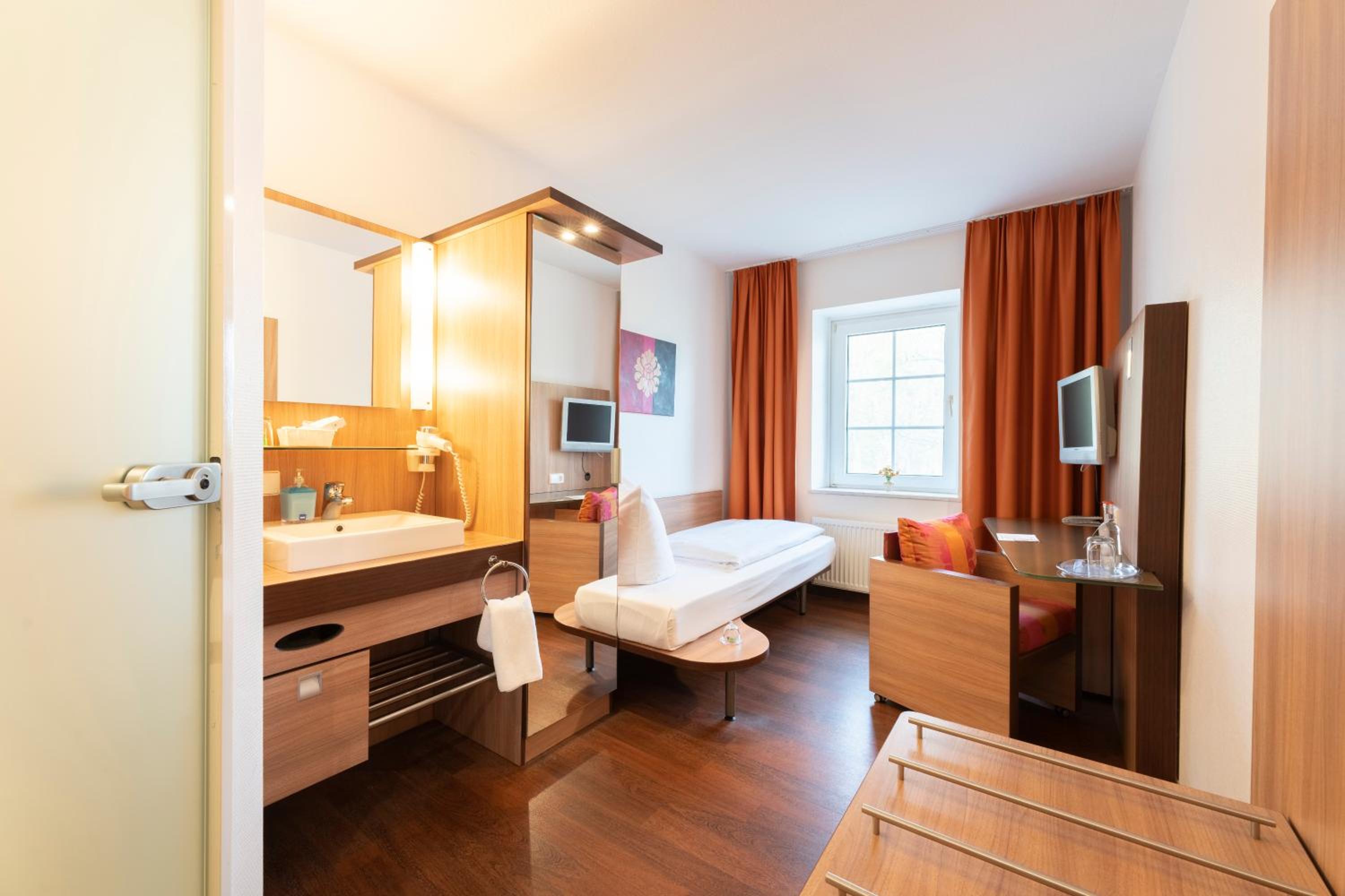 Standard Single Room photo 2