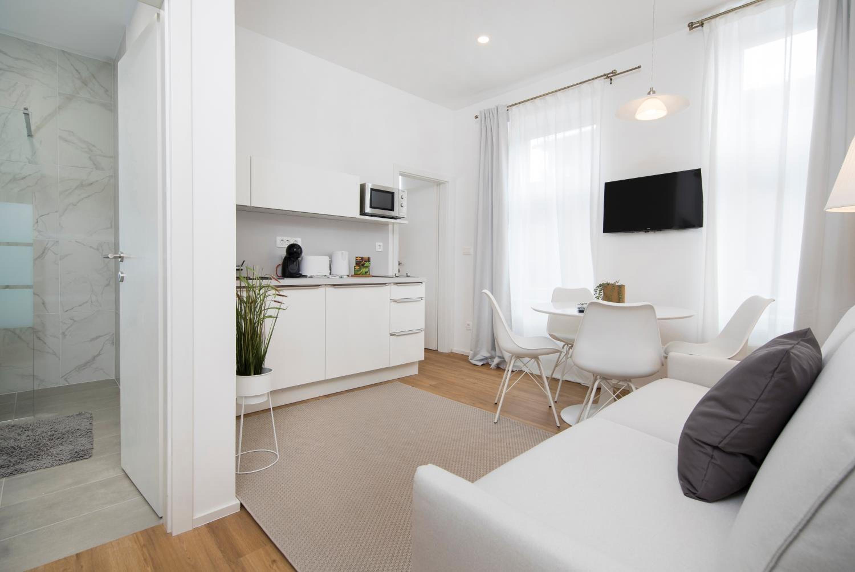 One-Bedroom Apartment - Photo 8