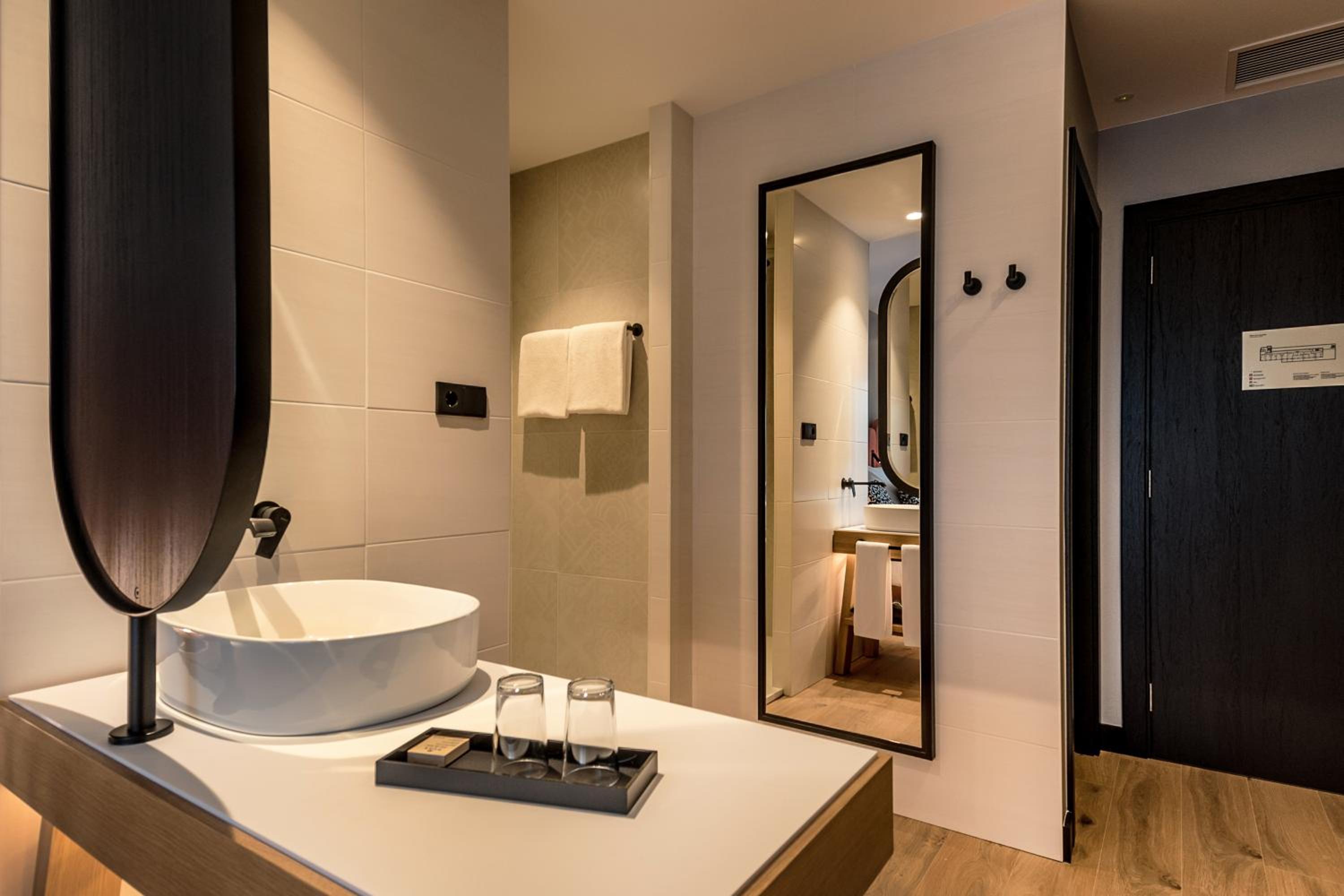 Superior Room - Photo 7