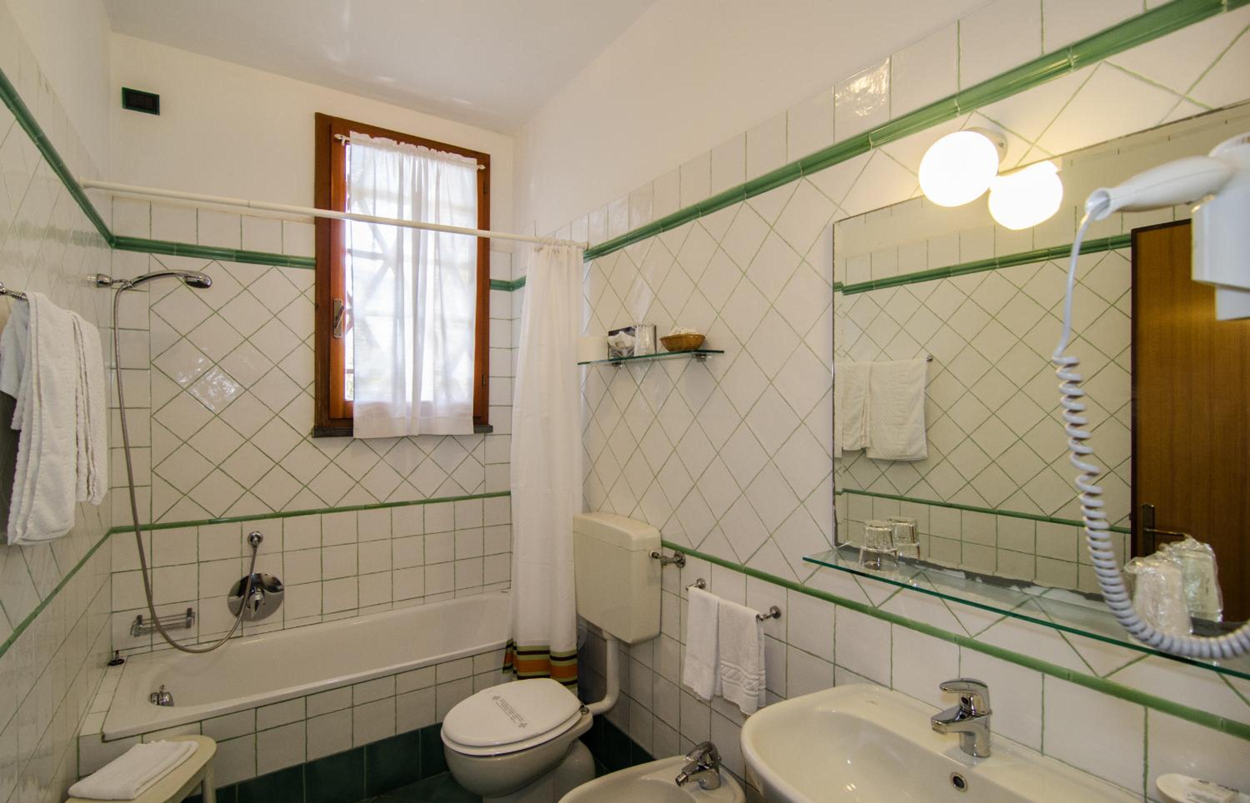 Superior Double or Twin Room with Garden View photo 3