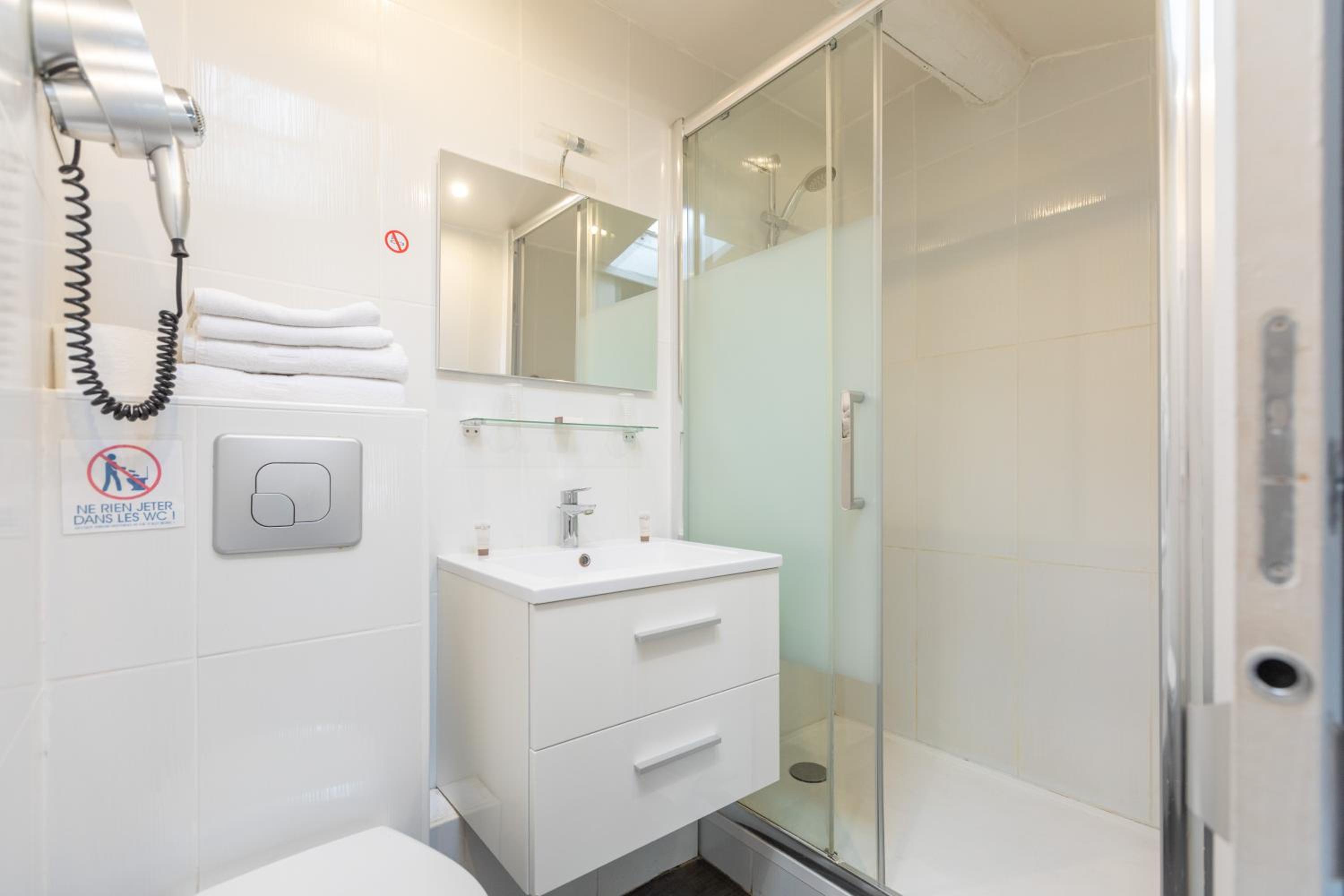 Double Room - Photo 8