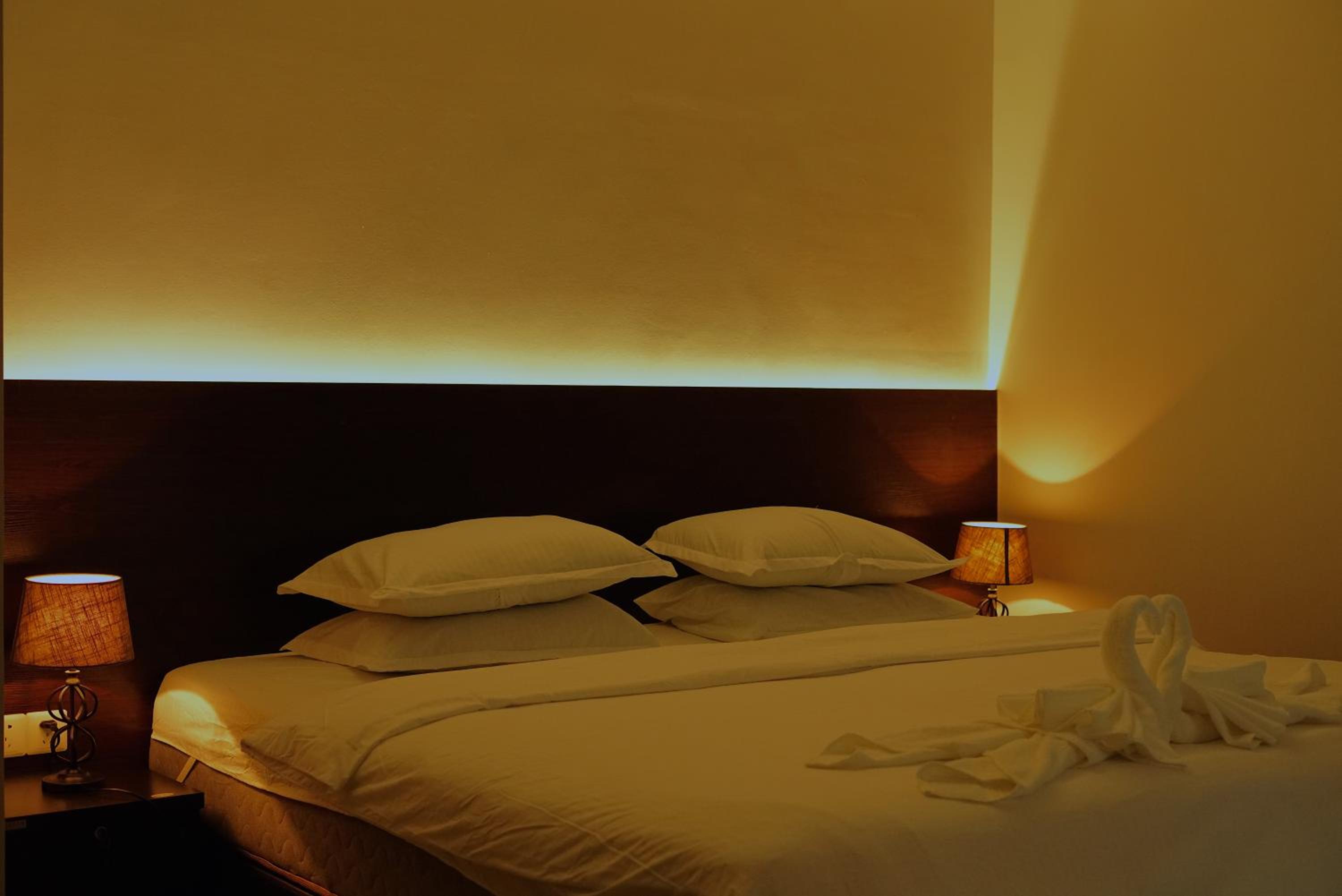 Deluxe Double or Twin Room - Photo 2