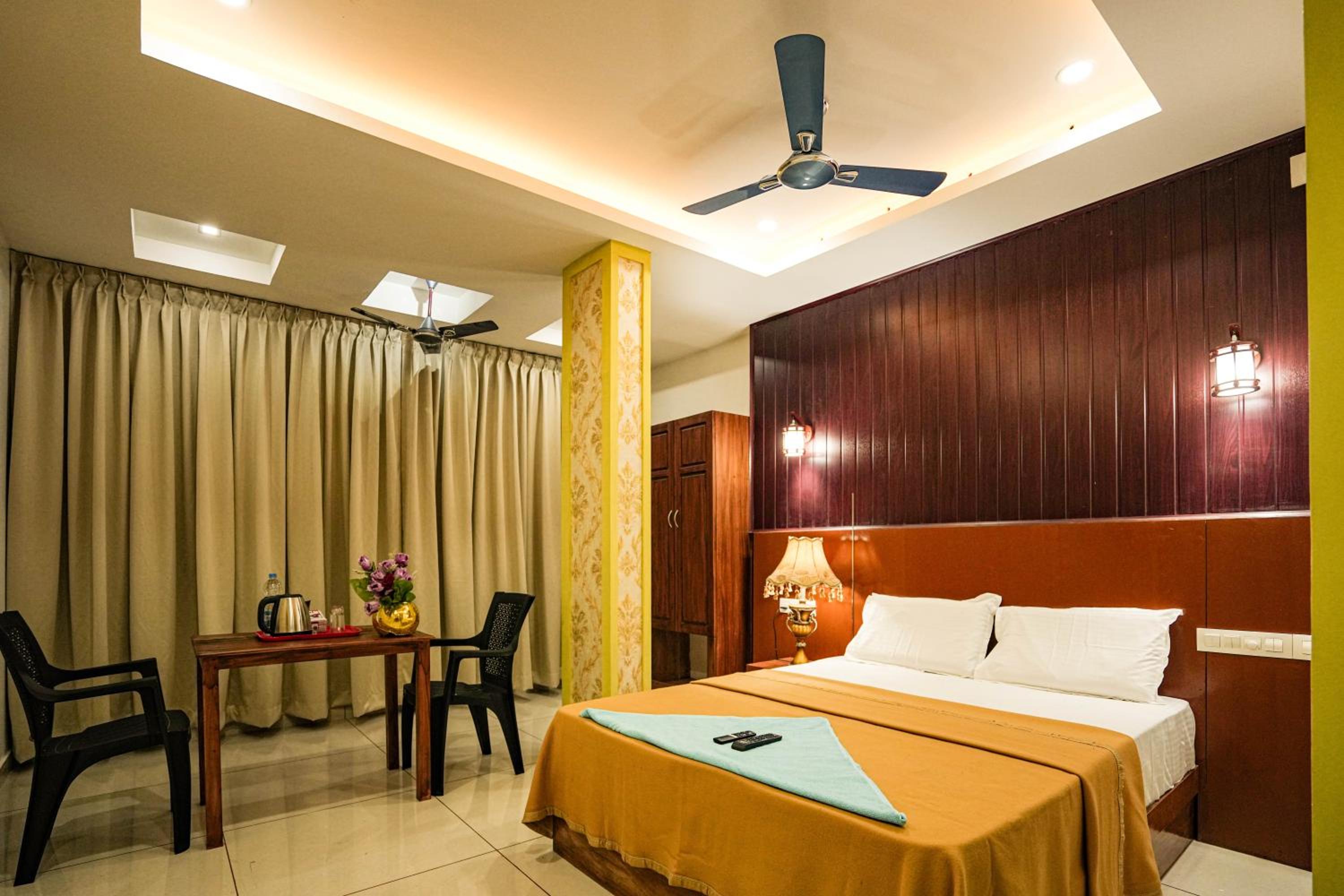 Deluxe Double Room (2 Adults + 1 Child) photo 1