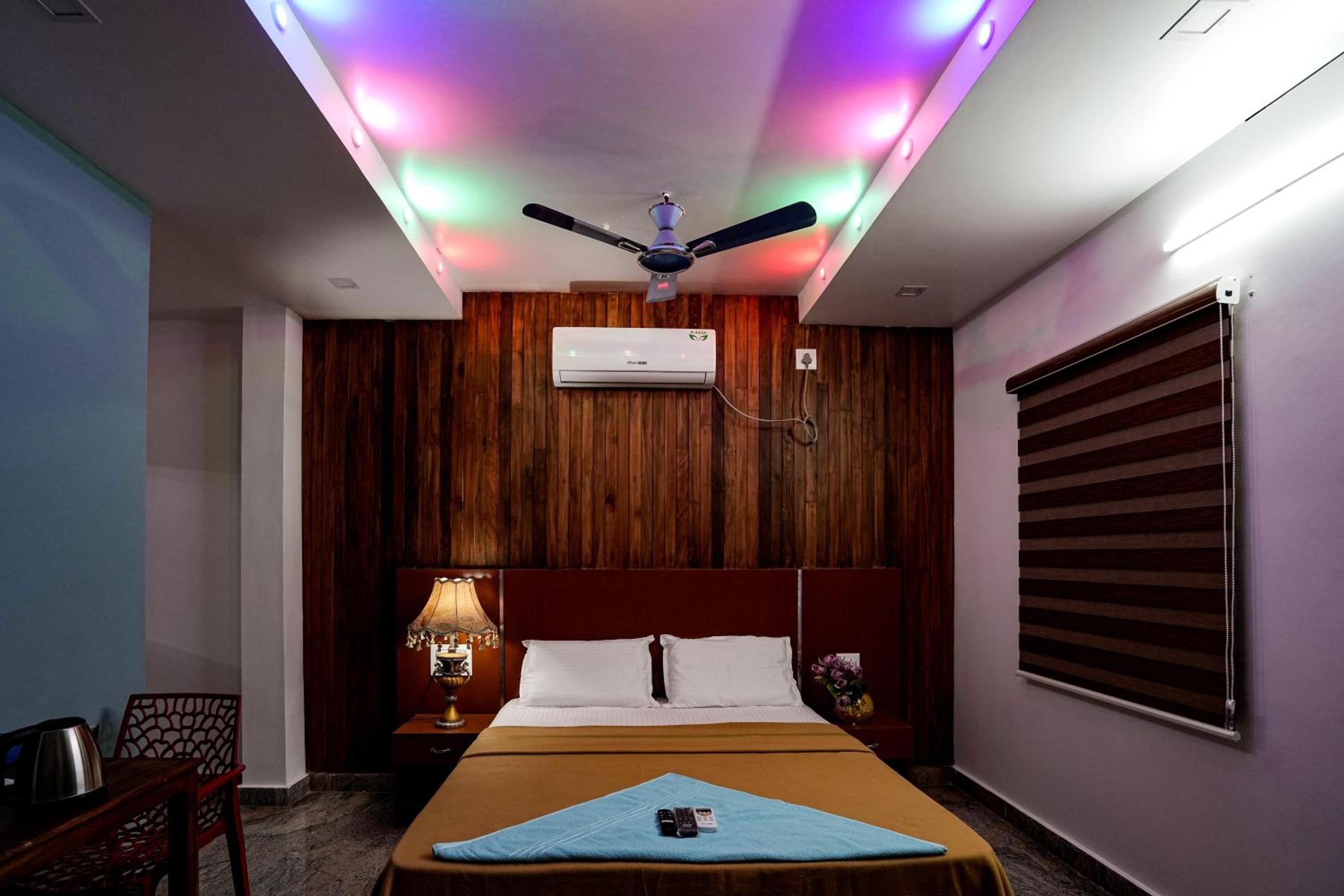 Deluxe Room (2 Adults + 1 Child) photo 1