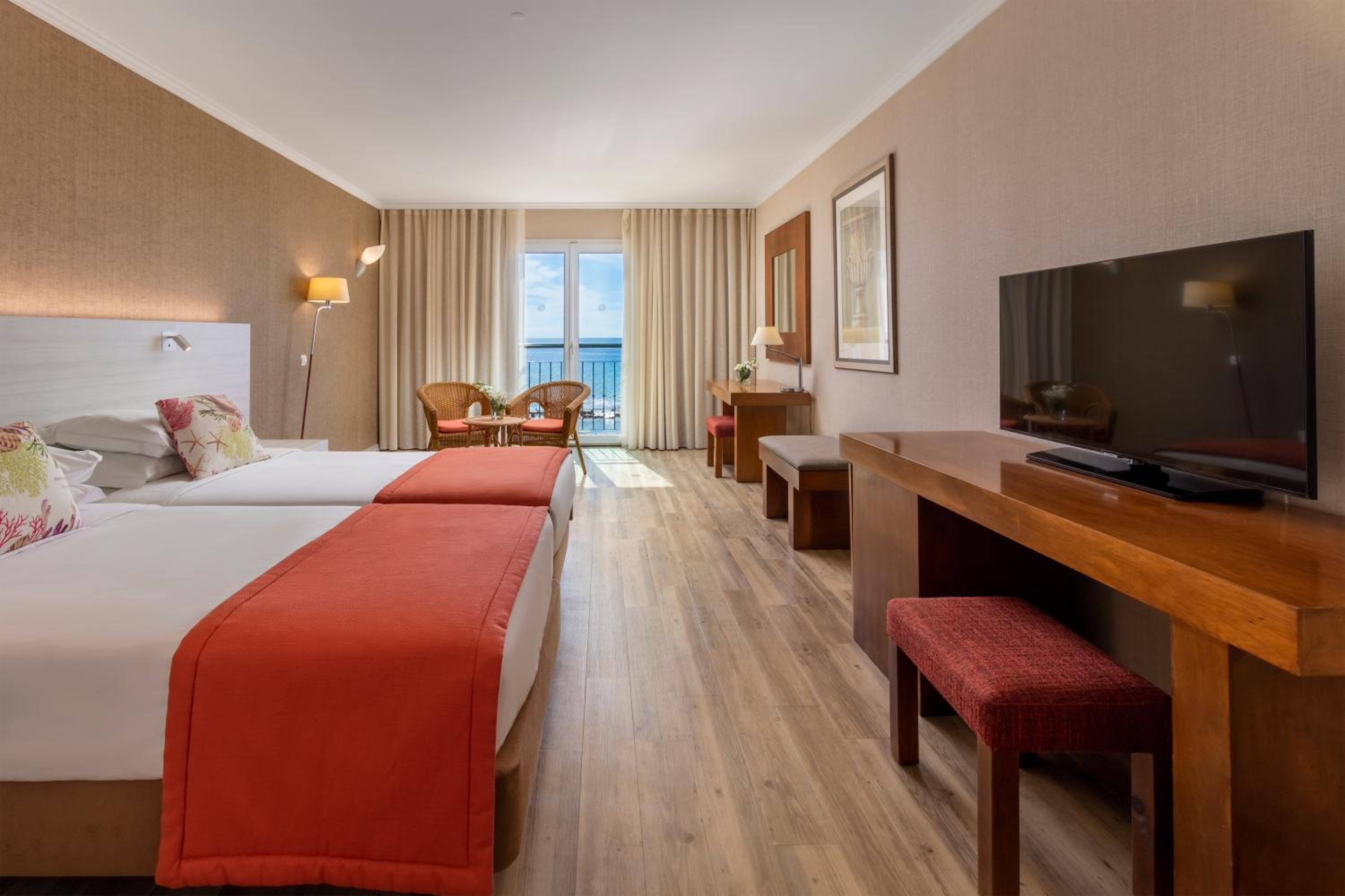 Twin Room with Sea View - Photo 5