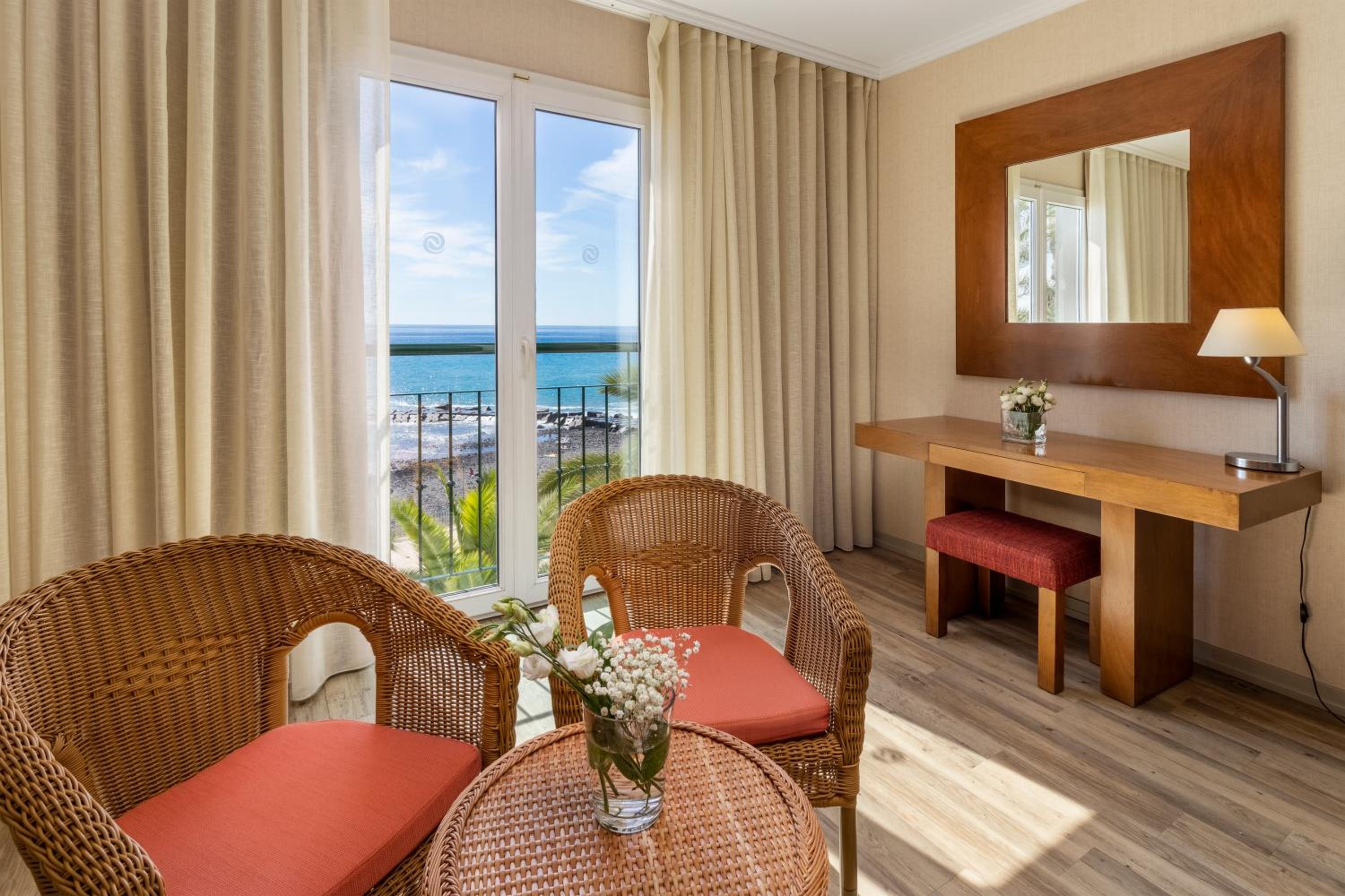 Twin Room with Sea View - Photo 4
