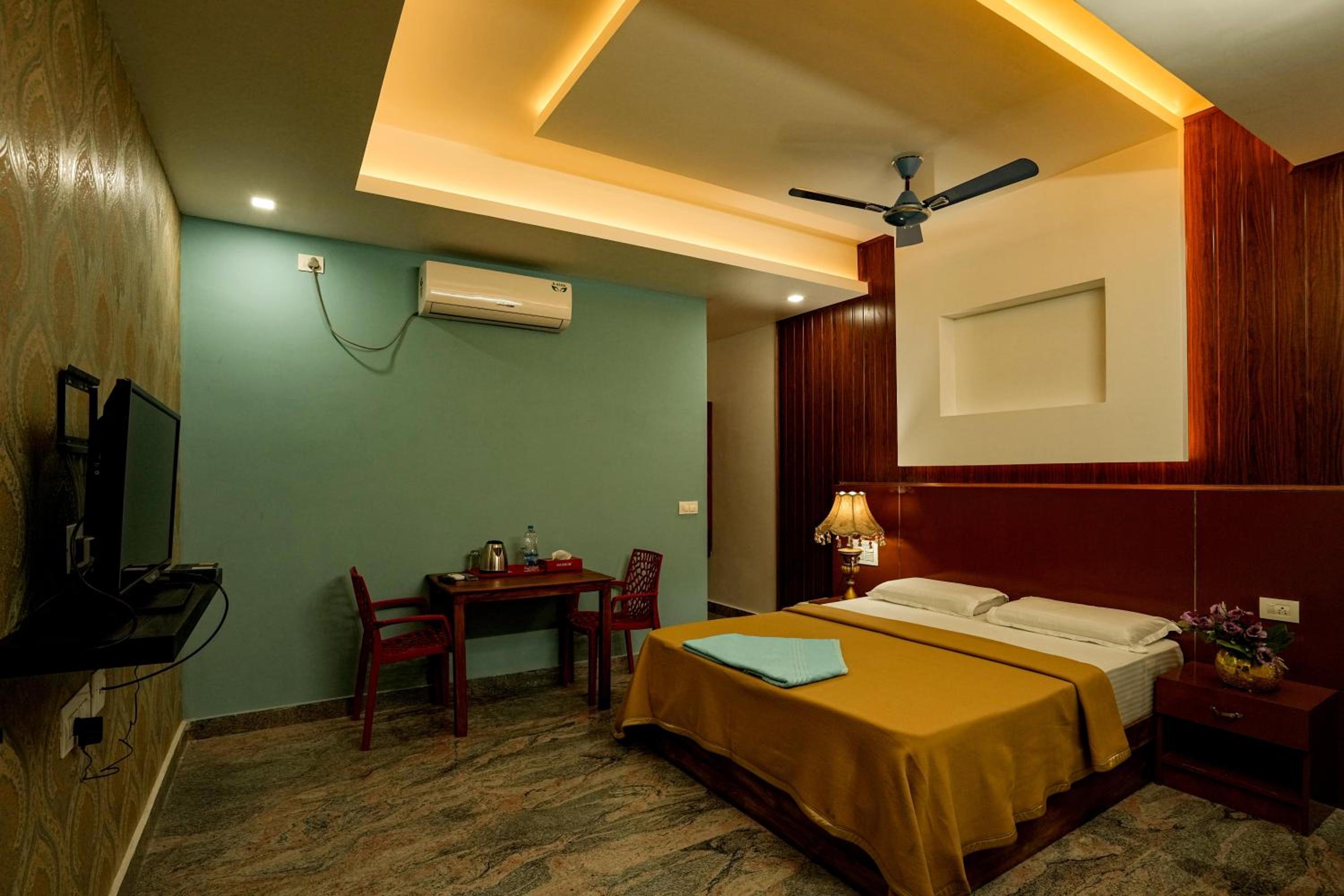 Deluxe Room (2 Adults + 1 Child) photo 3