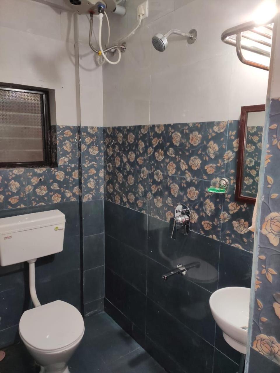 Standard Double Room - Photo 8